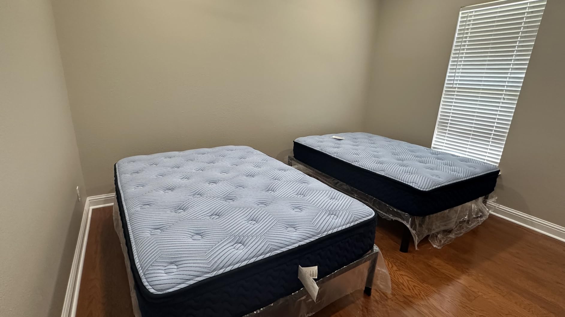 VIPSHOW 18 Inch Queen Bed Frame with Round Corners No Box Spring Needed | 3500lbs Heavy Duty, Under bed storage, 4 mattress stoppers, Headboard holes, Noise-free, Easy assembly & rubber covers customer photo 2