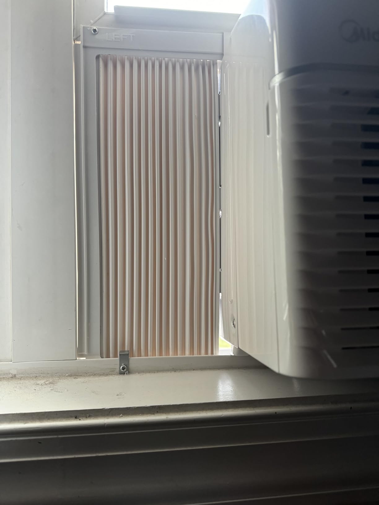 Midea 8,000 BTU Smart Inverter Air Conditioner Window Unit with Heat and Dehumidifier – Cools up to 350 Sq. Ft., Energy Star Rated, Quiet Operation, Electronic Controls, Remote Control, White customer photo 2