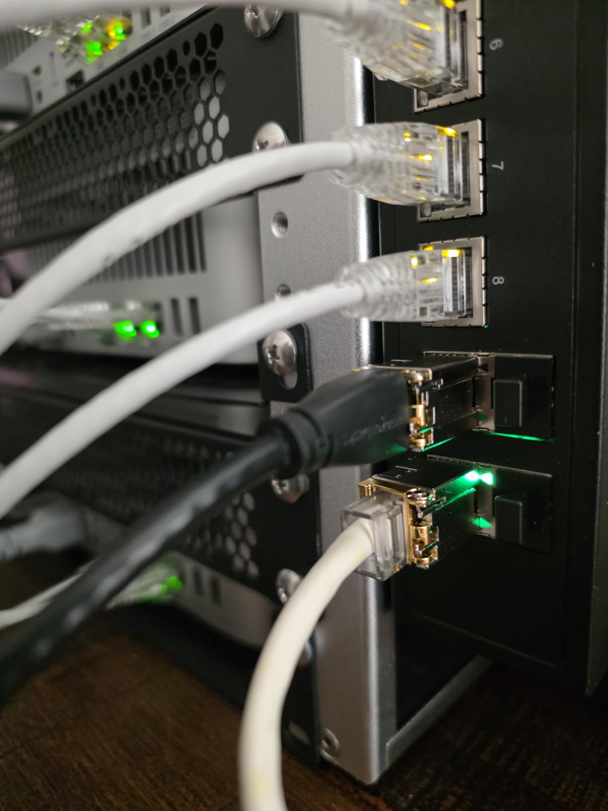 MokerLink 8 Port 10G Managed Ethernet Switch, 10G/5G/2.5G/1G Auto-Adaptive, L3 Web/CLI Managed, Metal Desktop|Rackmount Network Switch customer photo 1