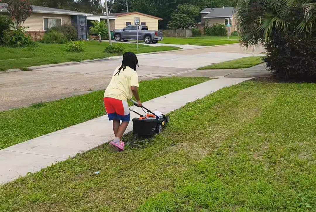 Litheli Cordless Lawn Mower 13 Inch, U20 Handy+ 20V Electric Lawn Mowers for Garden, Yard and Farm, 5 Heights Adjustment, Light Weight,4.0Ah Portable Battery Included customer photo 2