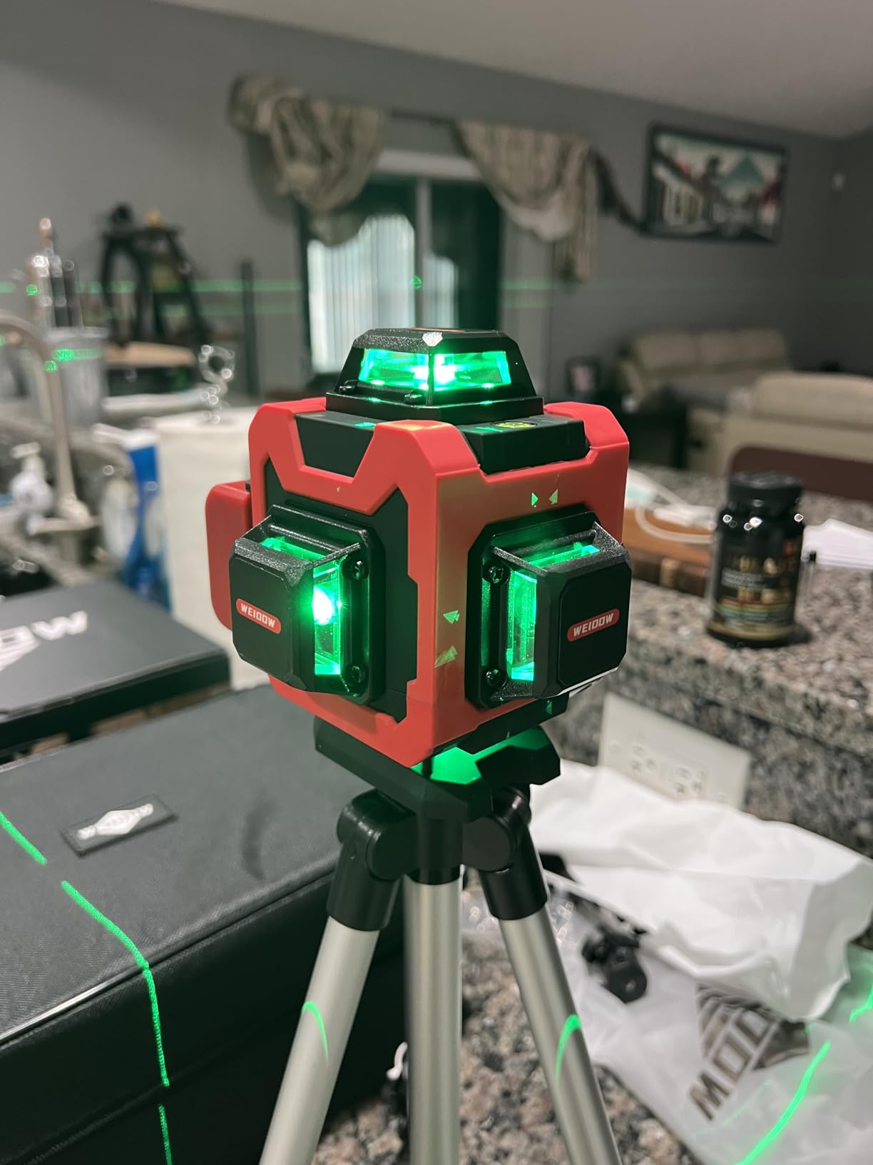 WEIDDW Laser Level 360° Green Cross Line Self Leveling Laser Measuring Tool customer photo 1