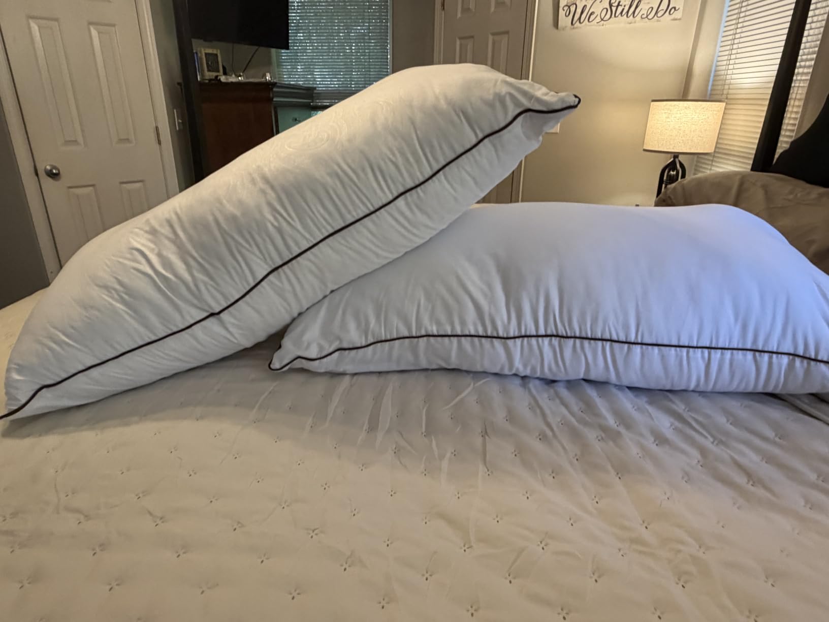JOLLYVOGUE Pillows Queen Size Set of 4, Cooling and Firm Pillows with Oeko-Tex Certified Down Alternative Filling for Side, Back, and Stomach Sleepers, Hotel Collection customer photo 2