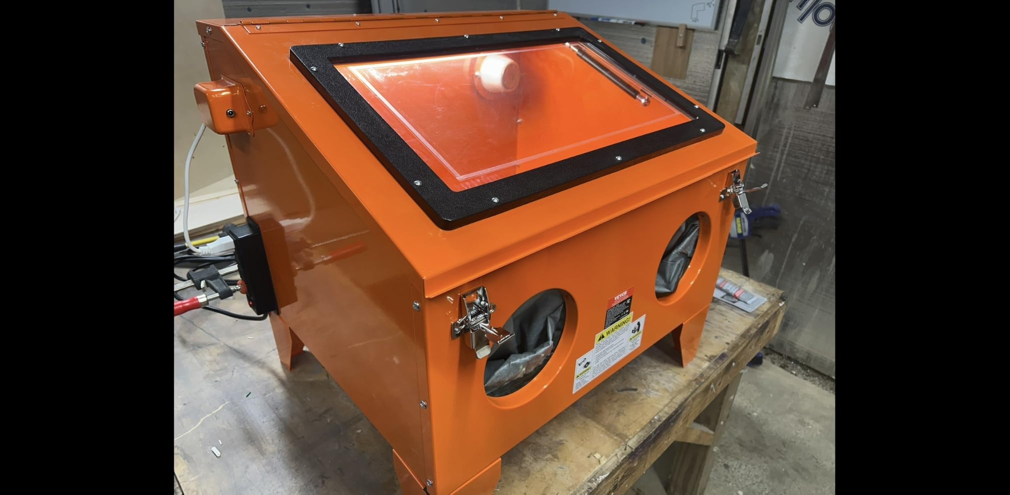 VEVOR 40 Gallon Sandblasting Cabinet, 40-120PSI Portable Benchtop Sand Blasting Cabinet, Heavy Duty Steel Sand Blaster with Blasting Gun & 4 Ceramic Nozzles for Paint, Stain, Rust Removal customer photo 1