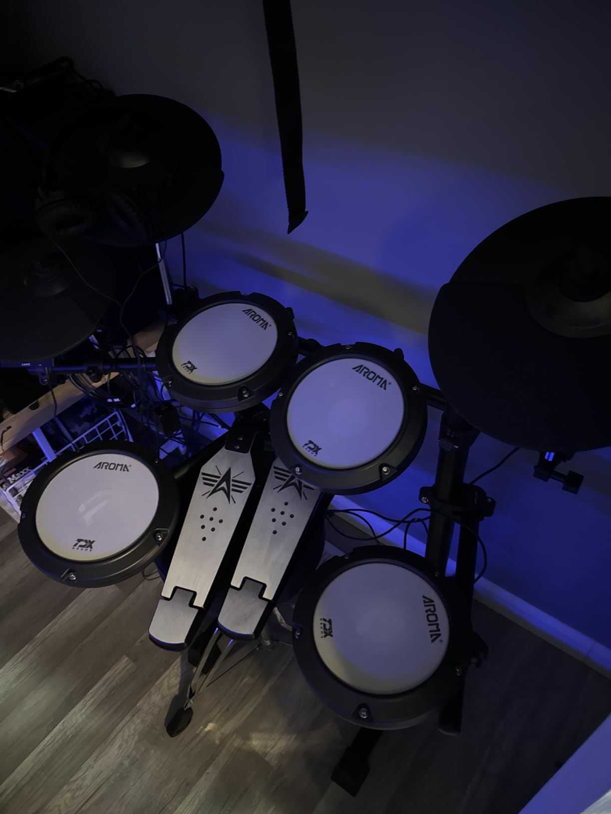 AROMA TDX-18 Electronic Drum Set with 4 Quiet Mesh Drum Pads, 2 Switch Pedal, Portable and Solid Drum Set with, Bluetooth, Drum Throne, Headphones and Sticks customer photo 1