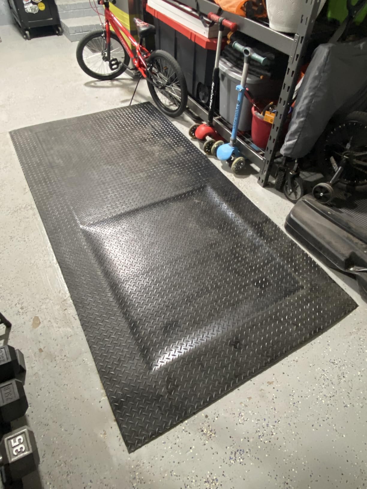 VEVOR Diamond-Plate Rubber Flooring Roll, 3 mm x 4 ft x 10 ft Garage Floor Mat, SBR, Easy to Clean, Diamond Plate Rubber Mat for Under Cars, Garage Industry Gym, Black customer photo 2