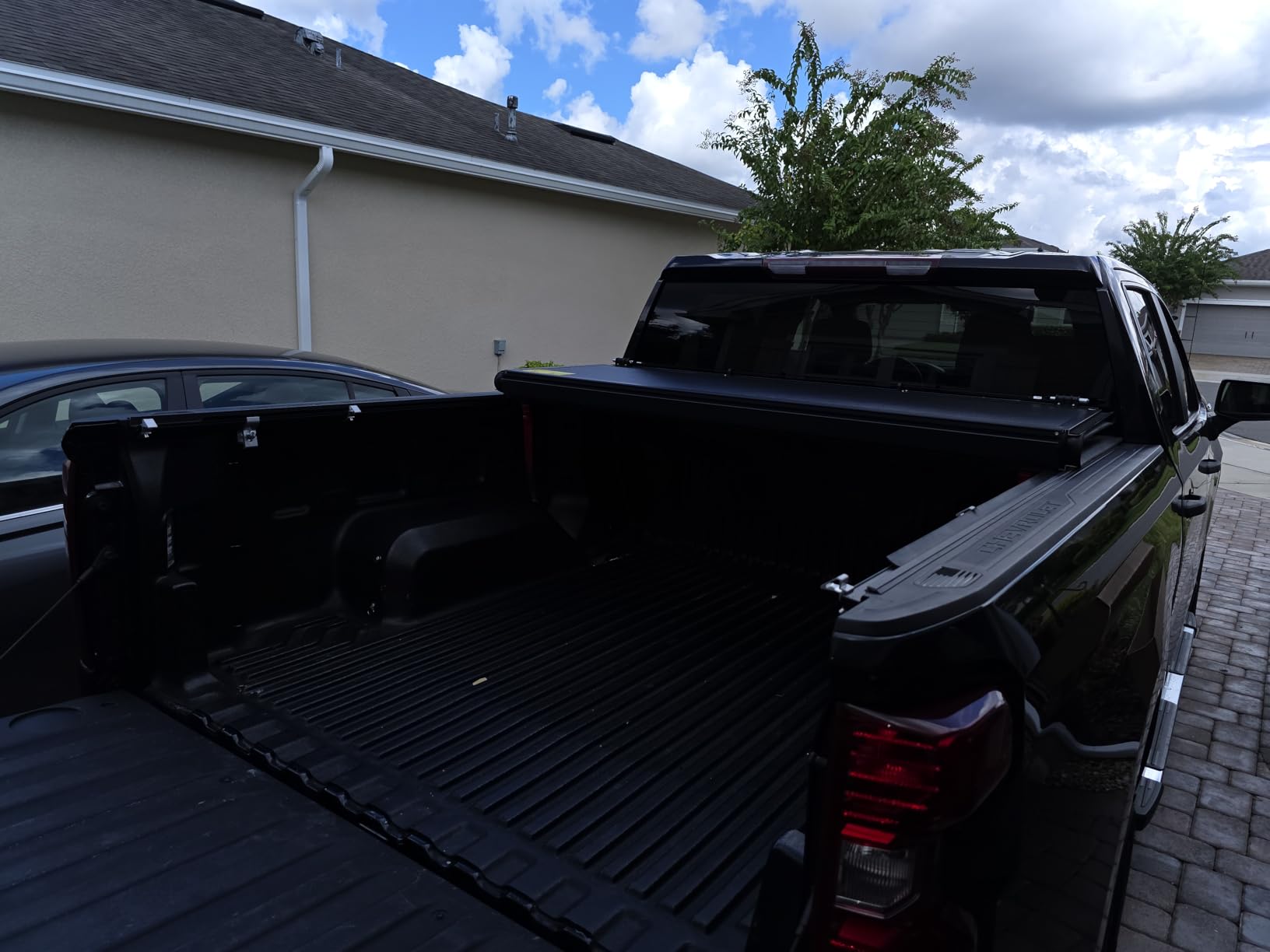 Rough Country Hard Low Profile Tri-Fold Tonneau Cover for Chevy Silverado & GMC Sierra 1500 (2019–2026) – Flush Mount Aluminum Bed Cover, Fits 5'10 Short Bed customer photo 2