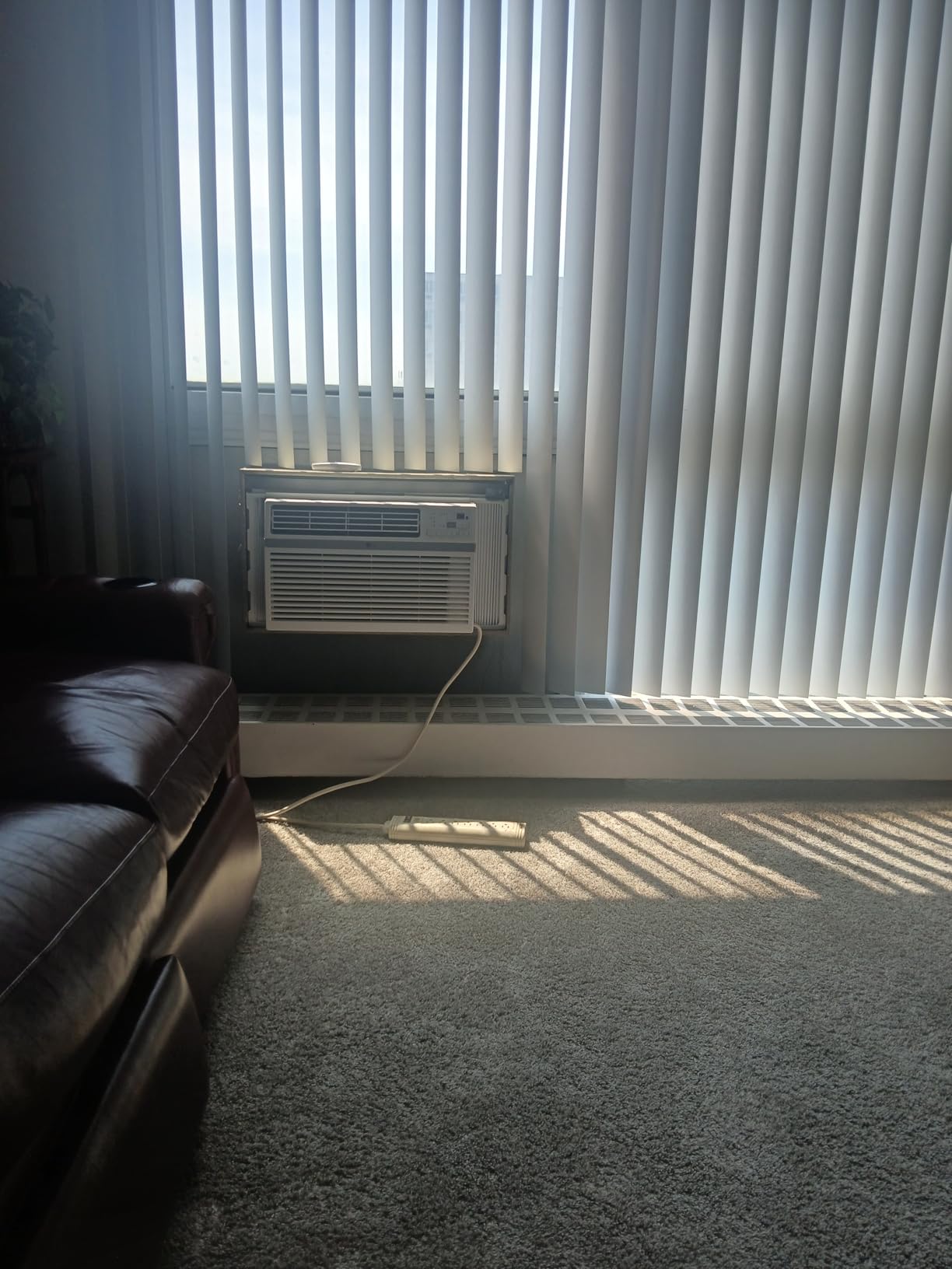 LG 8,000 Window Air Conditioner, 115V, 350 Sq.Ft. (14' x 25' Room Size), Quiet Operation, Electronic Control with Remote, 3 Cooling & Fan Speeds, Auto Restart, 8000 BTU, White customer photo 2