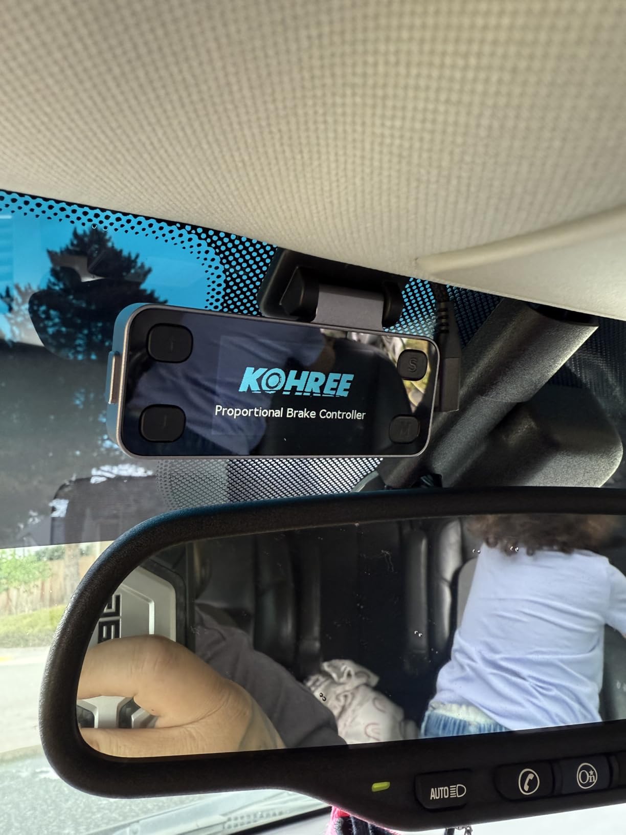 Kohree Upgraded Trailer Brake Controller Kit, Split Design, LCD Screen, Smart Chip, Proportional Braking, Electric Brake Controller for Trailers with 1-4 Axles customer photo 2