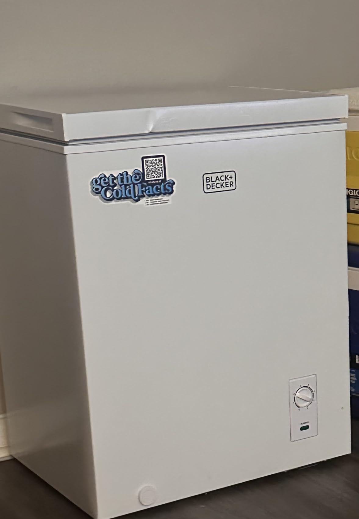 BLACK+DECKER 2.0 Cu. Ft. Compact Chest Freezer, BCFK206, White customer photo 2