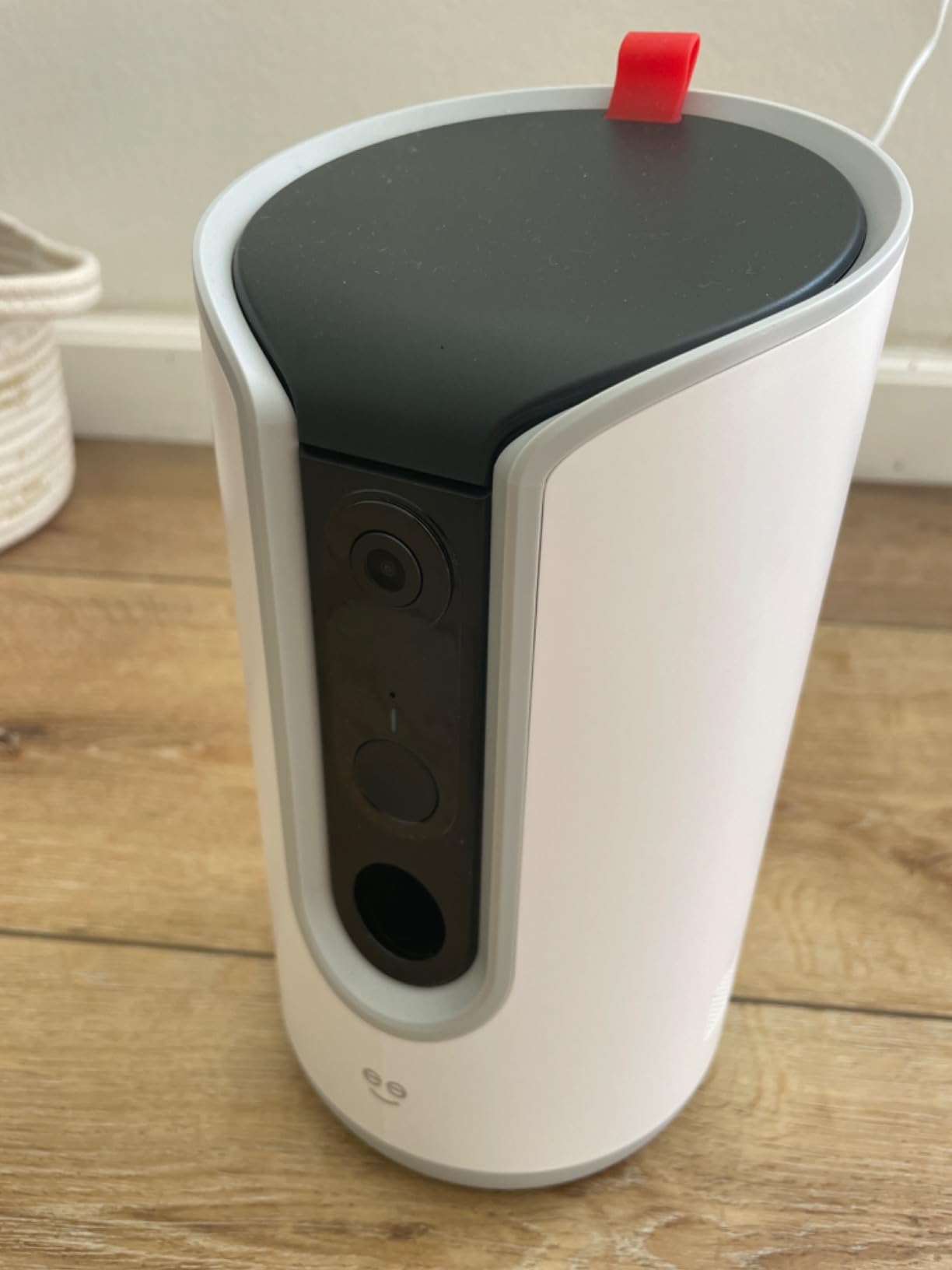 Geeni Pet Treat Dispenser Camera, 2K HD Wi-Fi Enabled, Auto-Follow, White customer photo 1