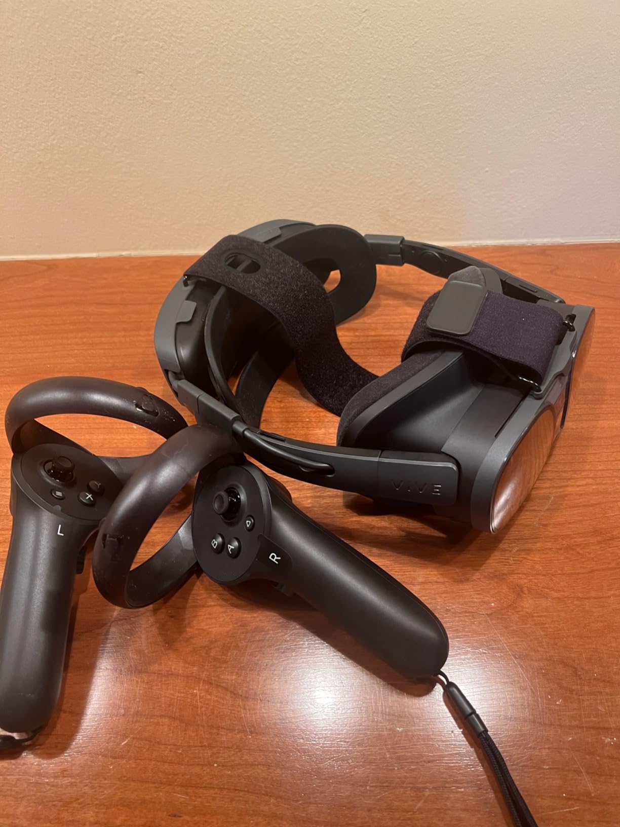 HTC Vive XR Elite with Deluxe Pack — Mixed Reality and PC VR Headset + Controllers customer photo 1