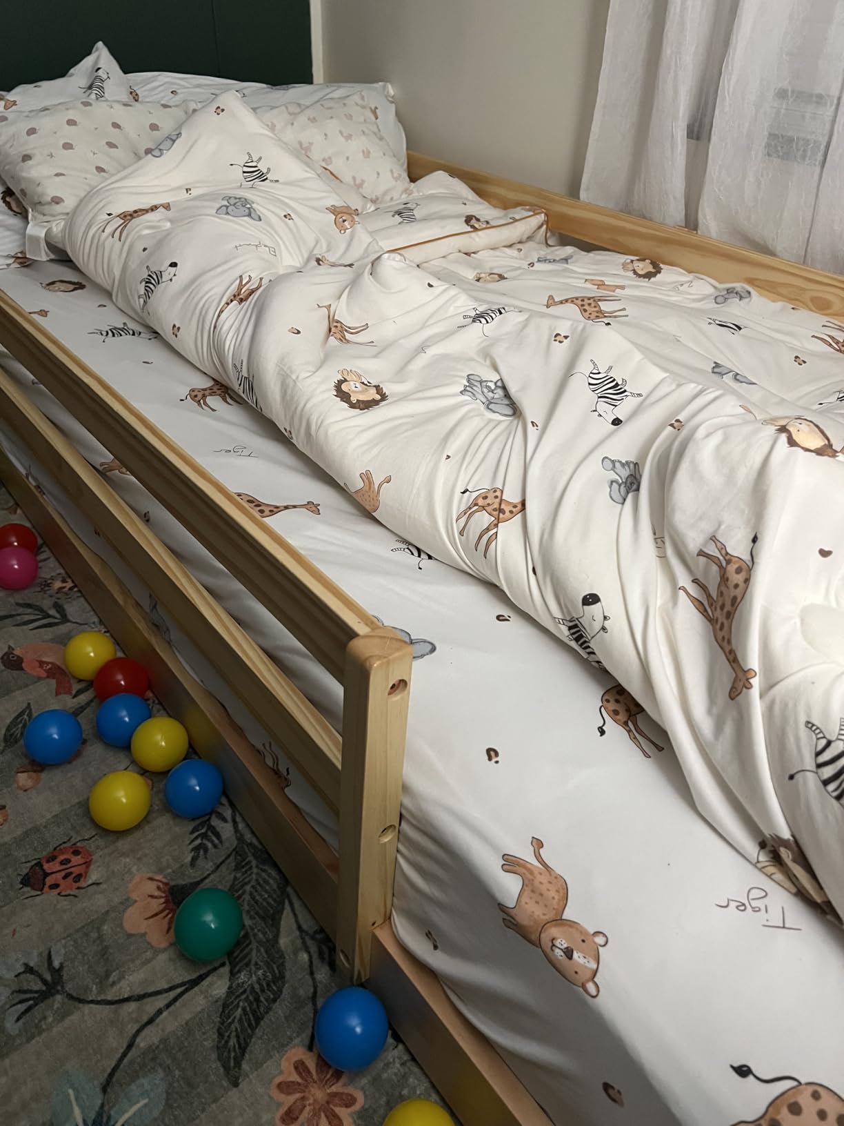 Twin Floor Bed with Safety Guardrails, 2 Openings and 14 supportive slats | Montessori-inspired toddler floor bed customer photo 1