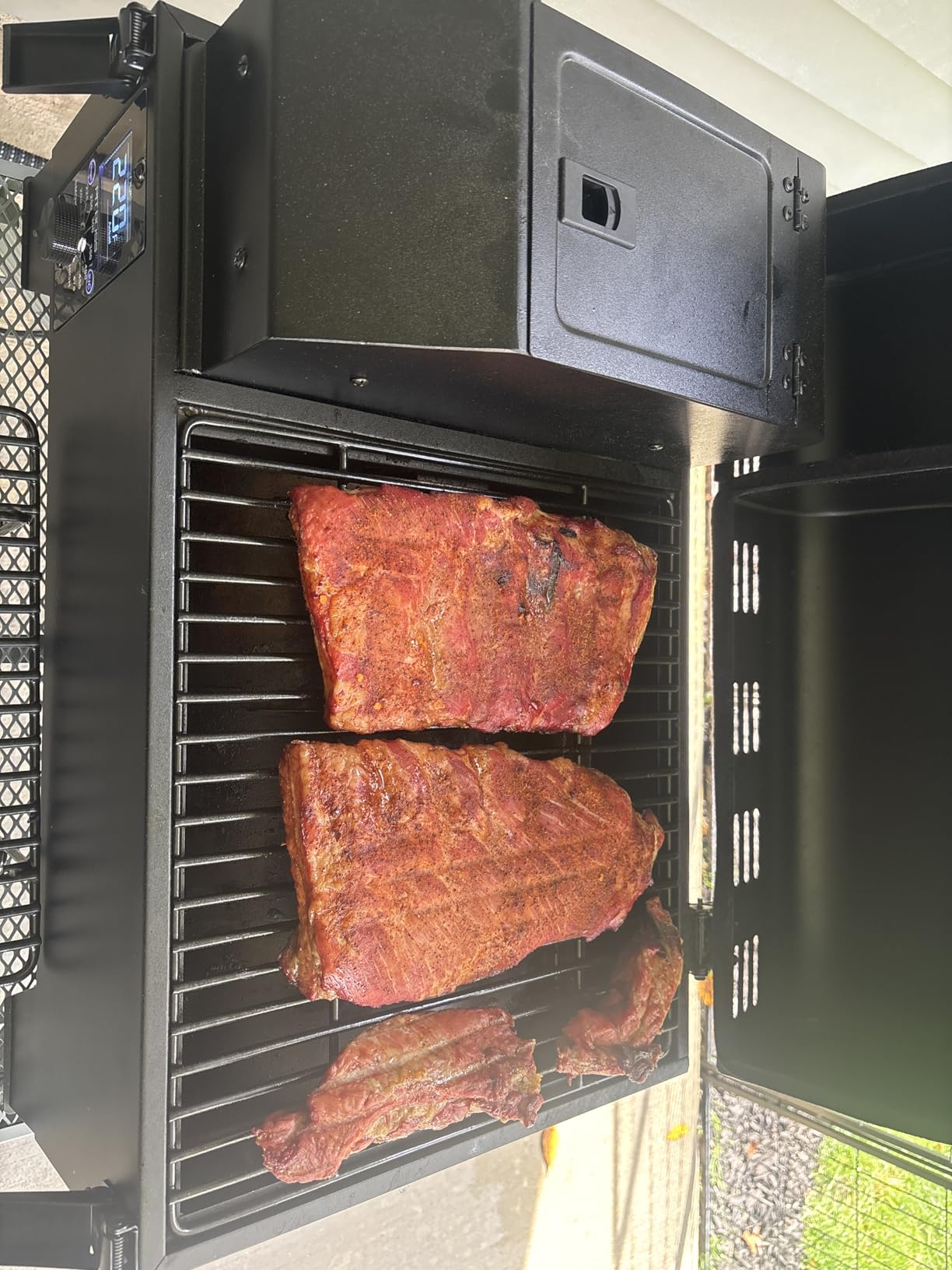 Pit Boss 150 Wood Pellet Grill & Smoker with Flame Broiler 256-Sq. In. Cooking Space, 180°F to 500°F Temperature Range, 7 lb. Pellet Hopper, for Tailgating, Camping, or Travel, Black customer photo 1