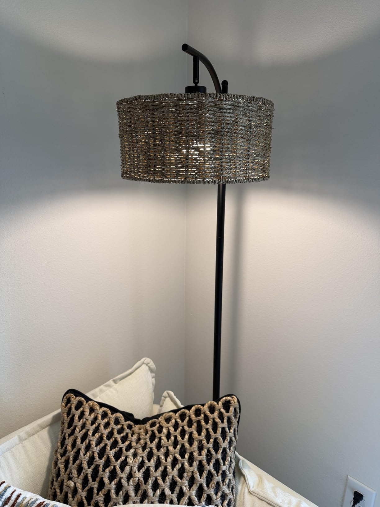 Arc Rattan Floor Lamp for Living Room with Remote, Black Floor Lamps with 3 Color Temperature Dimmable Bulb, Farmhouse Boho Standing Lamp with Wicker Shade, Adjustable Tall Lamp for Bedroom Office Corner customer photo 1