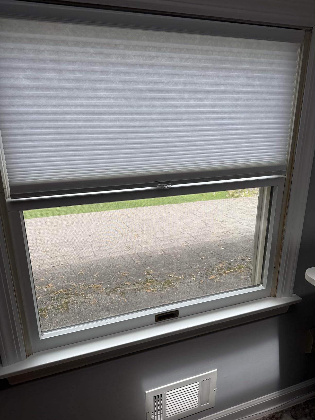 Changshade Cordless Cellular Shades, Motorized Blackout Room Darkening Black Out Honeycomb Blinds for Indoor Windows Bedroom, Pull Down Pleated Accordion Blind Easy Install, Custom Size, White customer photo 2