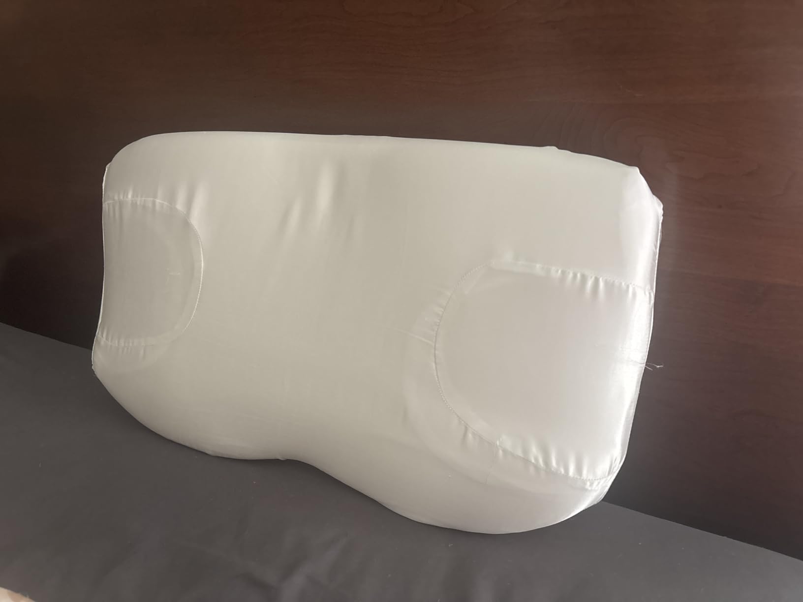 The Anti-Wrinkle Side Sleeper Pillow, Anti-Aging Beauty Pillow | Prevent and Stop Sleep Wrinkles, Additional Satin Case Included, 100 Night Sleep Trial, CertiPUR-US customer photo 1