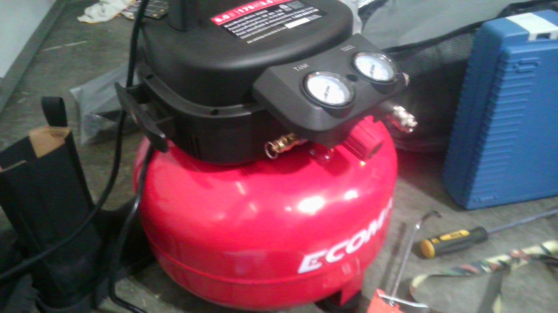 ECOMAX Air Compressor 6 Gallon 175 PSI Pancake Portable Oil-free Tank with 10 PCS Accessories Kit customer photo 2