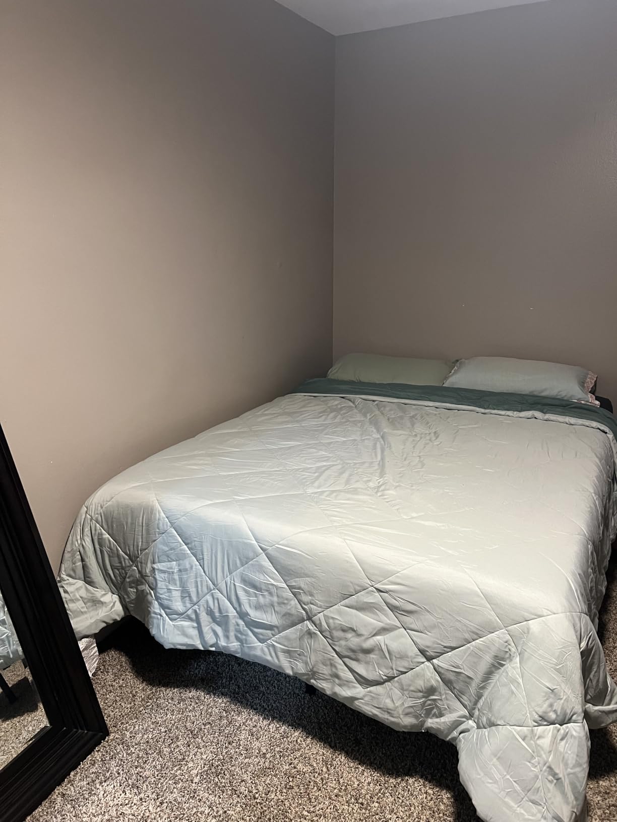 qimamo Floating Queen Bed Frame, 14 Inch Metal Platform Bed with Smart LED Lights & Charging Station, Easy Assembly, No Box Spring Needed customer photo 2