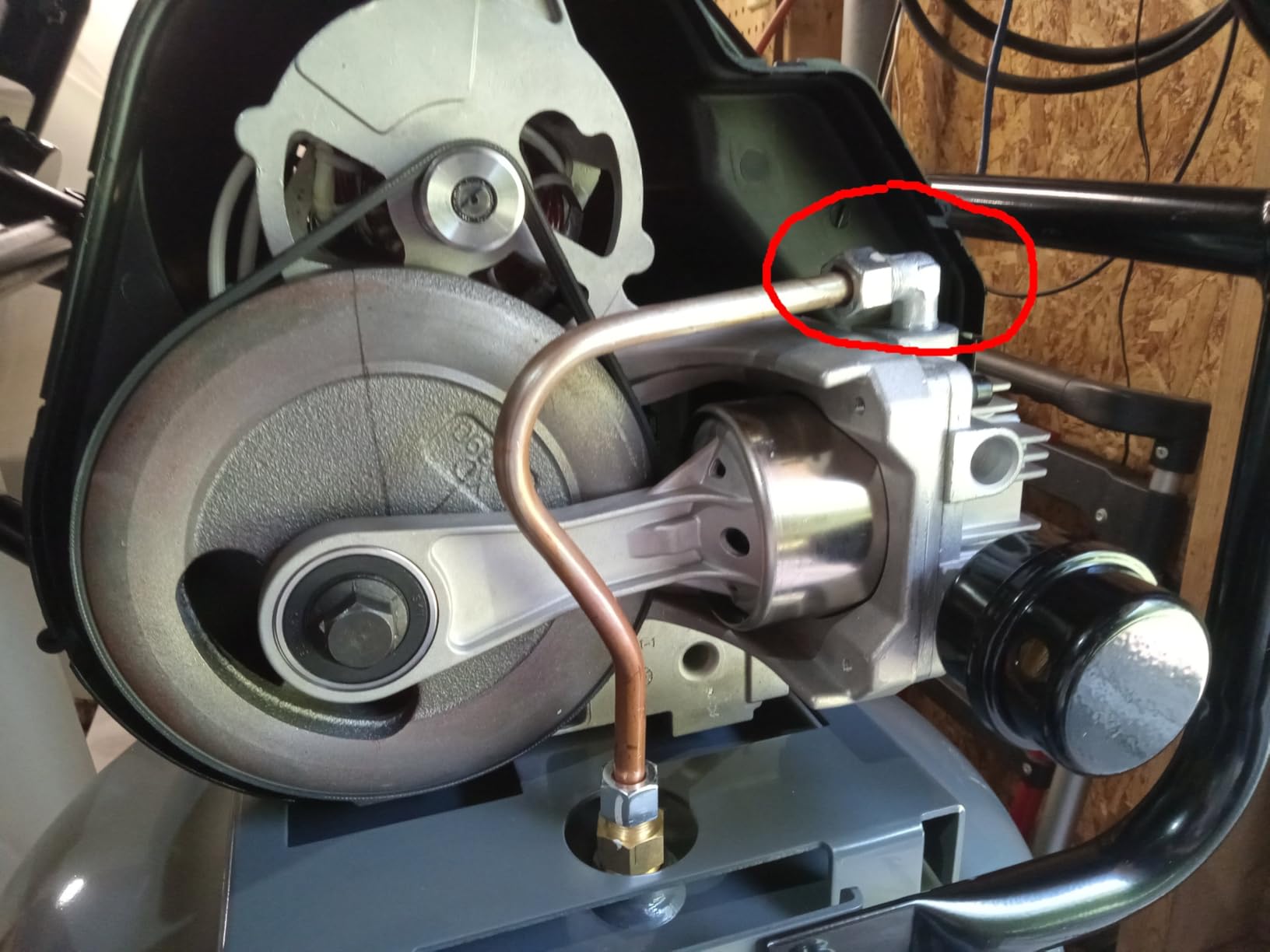 Klutch 29-Gallon Air Compressor, 2.5 HP, 120V, 175 PSI, 5.1 CFM at 90 PSI customer photo 1