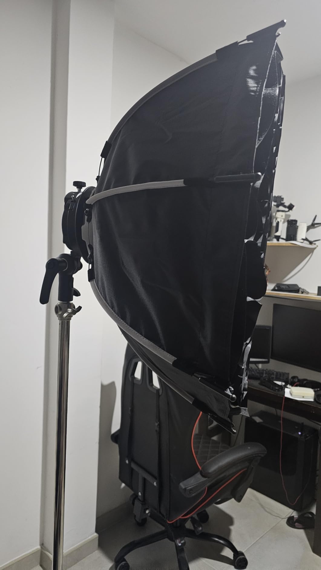 NEEWER 35.4'' Octagonal Softbox, Quick Release Parabolic Soft Box, NS92P customer photo 2