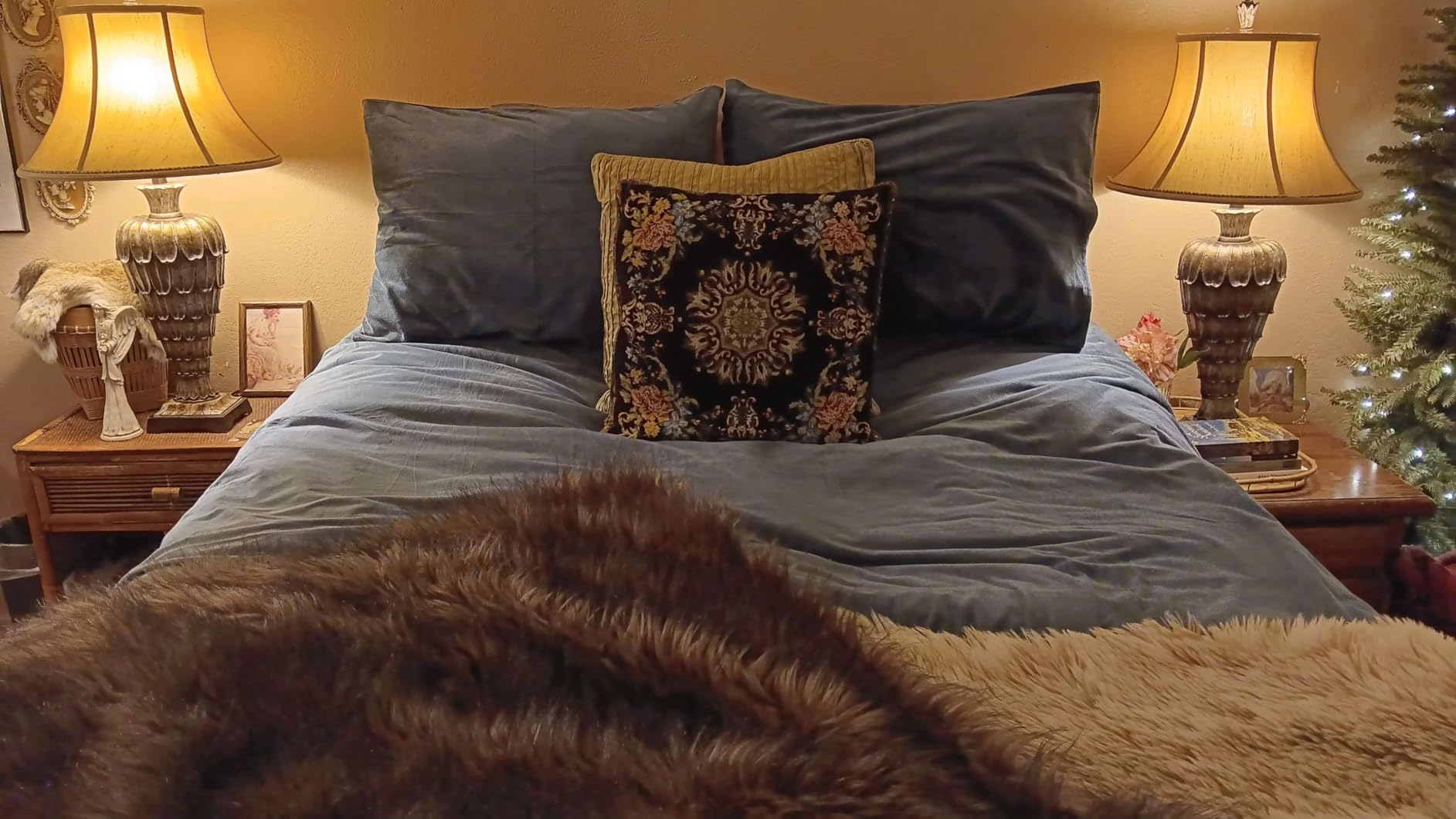 WARMDERN Camel Flannel Velvet Duvet Cover Queen Size, 3-Piece | Ultra Soft Touch, Luxury Texture, Modern Crystal Velvet, Hidden Zipper, 4 Ties, Breathable Lightweight Washable Bedding Set customer photo 1
