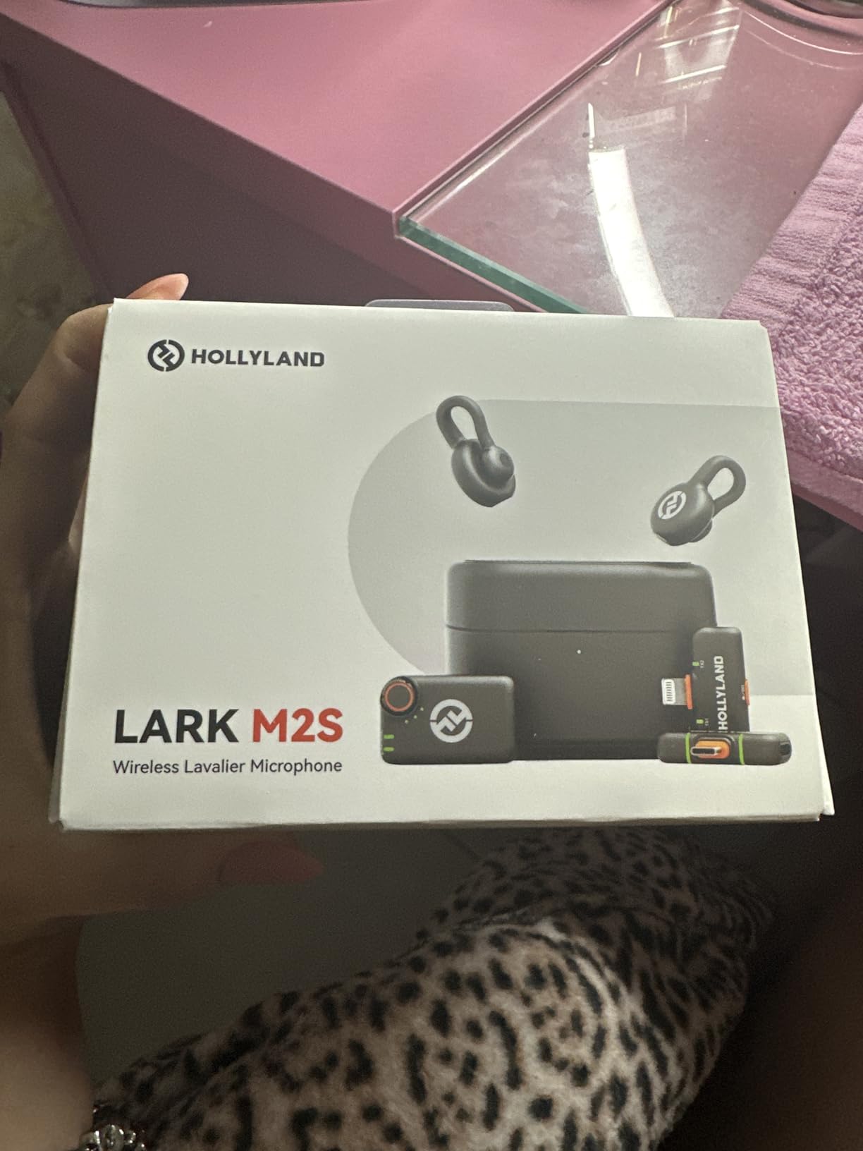 Hollyland Lark M2S Ultimate Combo (Camera RX+USB-C RX+Lightning RX) Wireless Lavalier Microphone for iPhone/Camera/Android/PC, Compact Mic, Titanium Clip, Noise Cancelling, Content Creation | Camera, USB-C and Lightning receivers, compact mic, titanium clip, noise cancelling customer photo 2