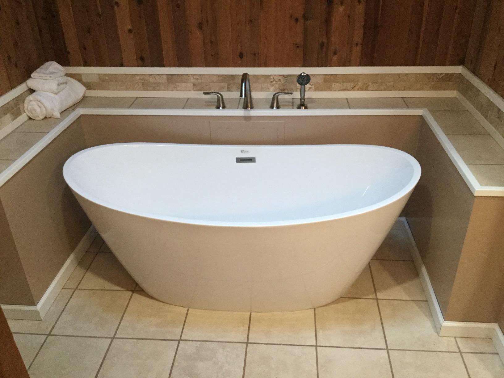 Empava 59“ Freestanding Air Jetted Bathtub with Micro Bubble Hydrotherapy customer photo 2