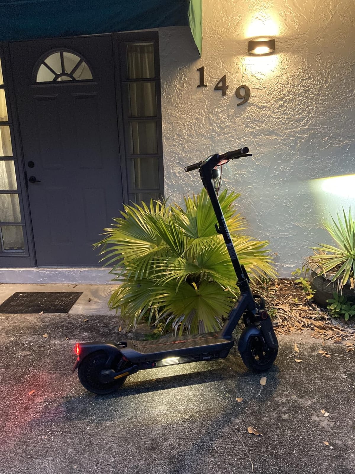 Segway Ninebot MAX Series Electric Scooter, Up to 22–28 MPH, Long Rang, Dual Suspension & Braking System, Fast Charging, Scooter for Adults, UL-2272 2271 Certified (G2/G3) customer photo 2