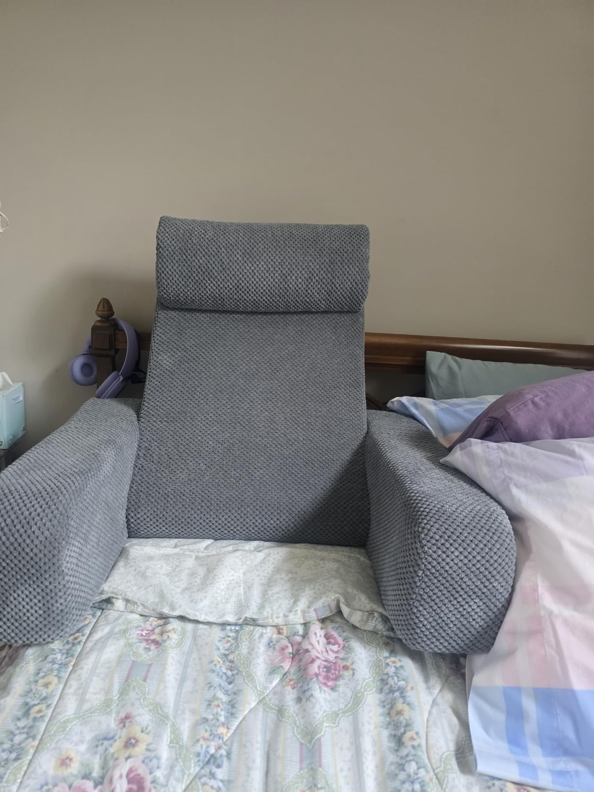 Vekkia 21'' Reading Pillow for Adults with XL Side Pockets, Adjustable Arms customer photo 1