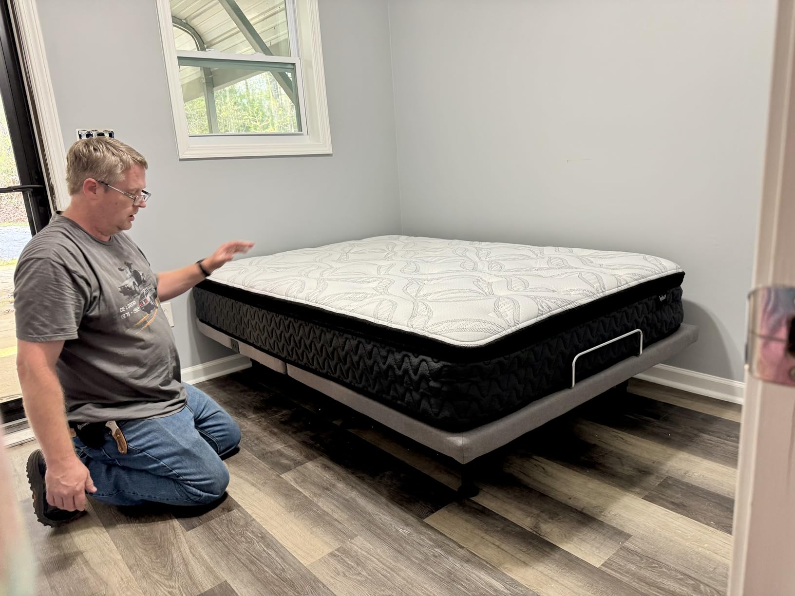 Adjustable Bed Frame King Size with Wireless Remote, Head Foot Incline, USB, Underbed Light - Heavy Duty Platform, Zero Gravity Bedframe customer photo 1