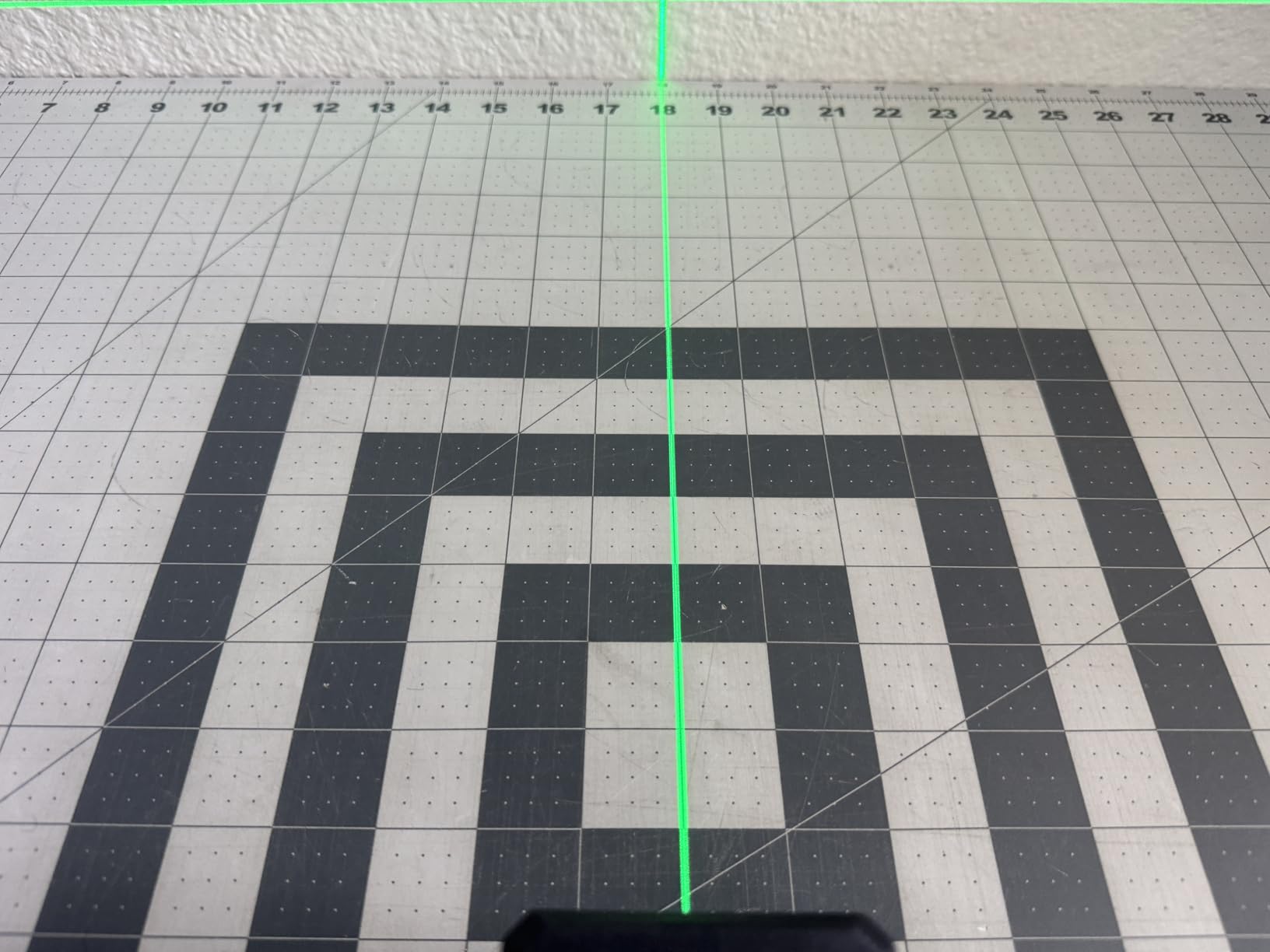 Laser Level, RockSeed Cross Line Laser with Self-Leveling, Vertical and Horizontal Line, Rotatable 360 Degree, Carrying Pouch, Battery Included (47 Inch Tripod) customer photo 1