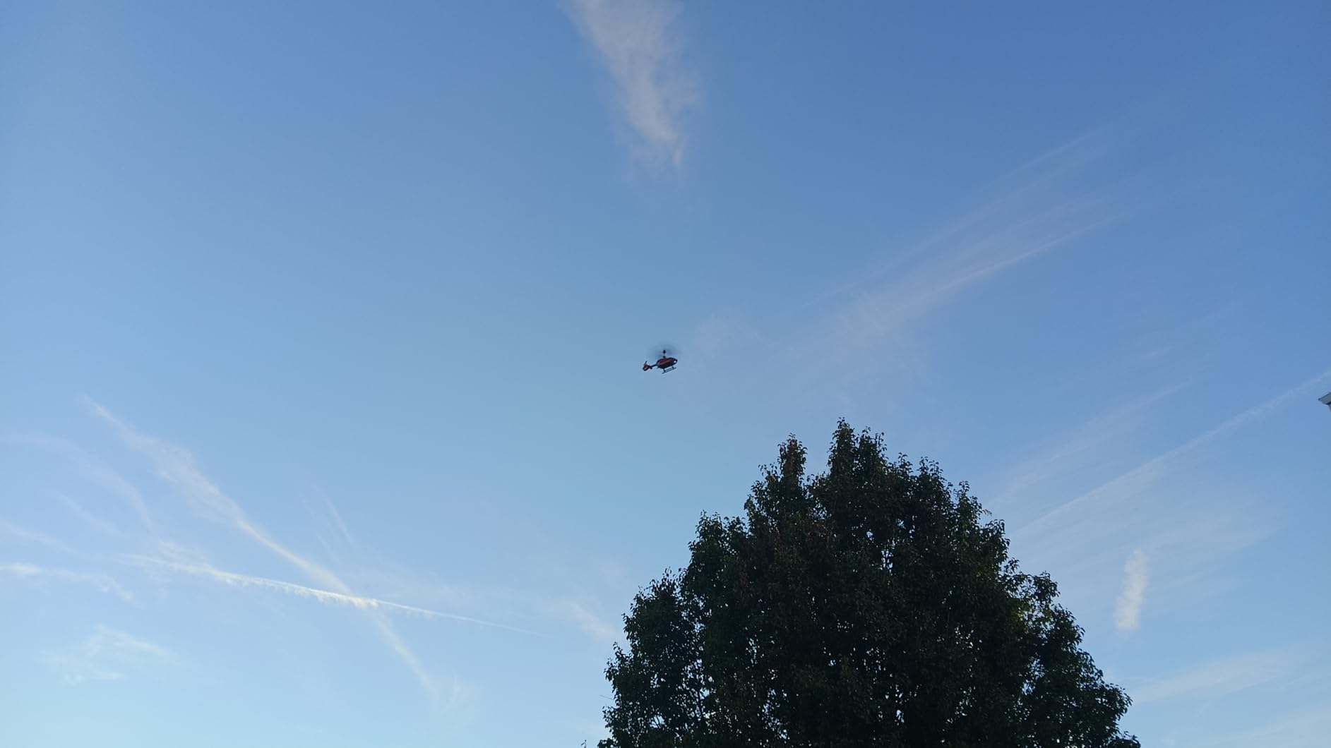 DEERC RC Helicopter, Remote Control Helicopter, 26 Mins Flight Time, LED Lights & Altitude Hold, 2 Batteries customer photo 2