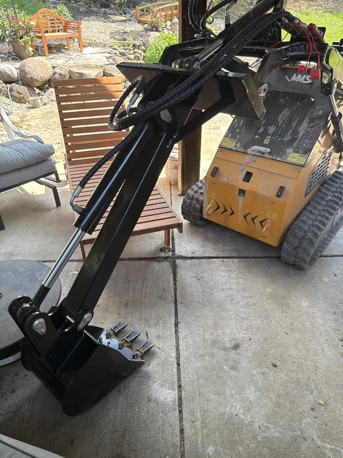 MS380T Mini Skid Steer Loader with 23HP RATO Gas Engine, Triangle Tracks customer photo 1