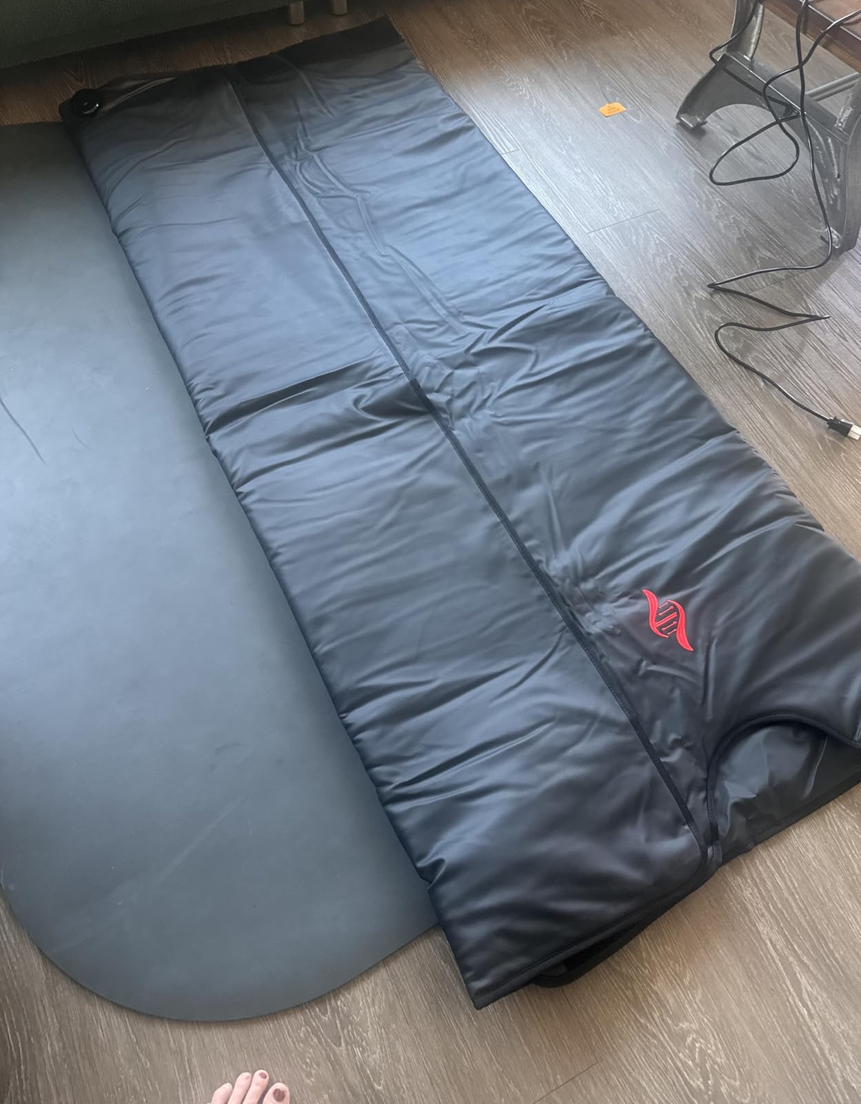 Healix Infrared Sauna Blanket - Zero EMF Portable Sauna for Detox, Recovery & Wellness - 10,000-Strand Far Infrared Carbon Fiber Heating, Adjustable 77-176°F | Hook-and-Loop Closure customer photo 2