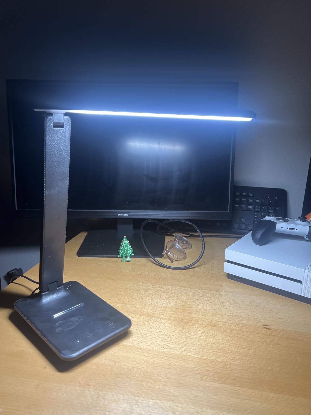 LED Desk Lamp for Office Home, Bright Desk Light with USB Charging Port, Adjustable Dimmable Desk Lamps 5 Modes 5 Brightness, Touch Study Lamp for Nail, Craft, Puzzle, Sewing, Study, Black customer photo 2