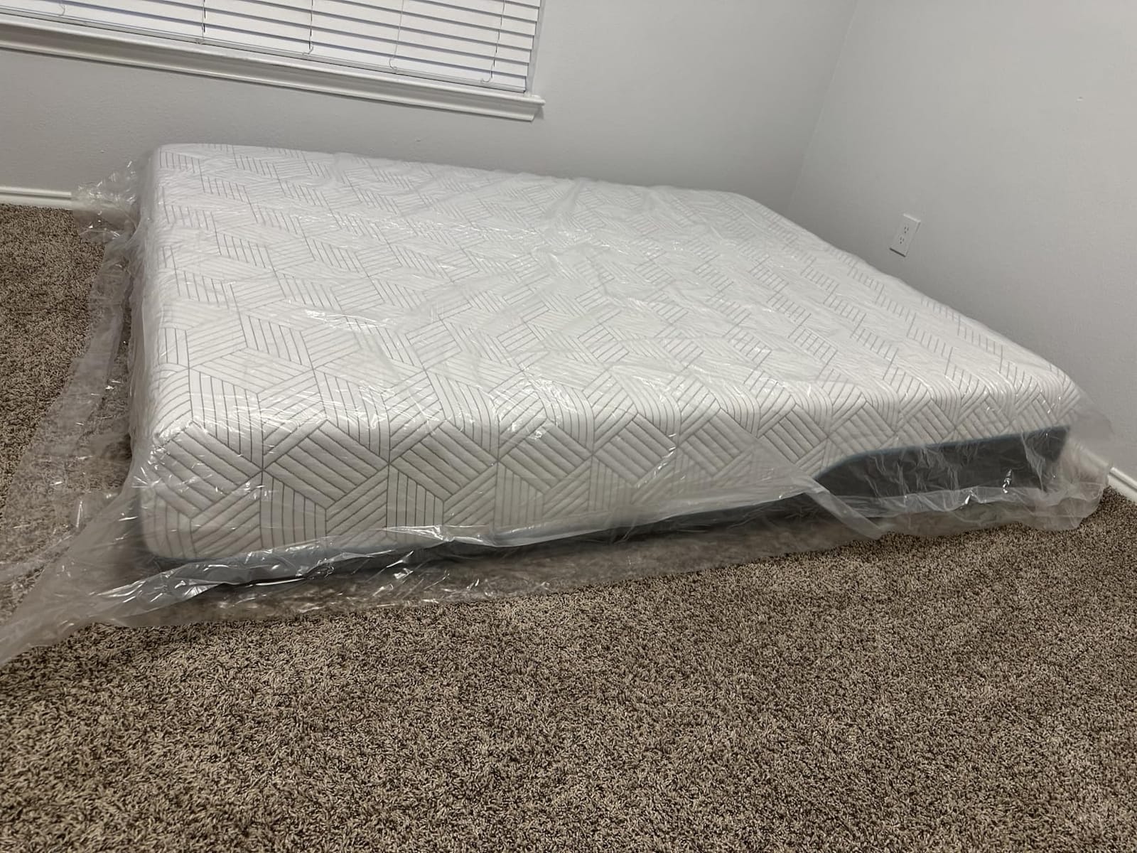 FATHOM Medium Twin XL Mattress 12 Inch Memory Foam Mattress Bed in a Box for Back Pain Relief and Cool Sleep with Gel Foam and Removeable Fiberglass Free Cover, CertiPUR-US Certified customer photo 1