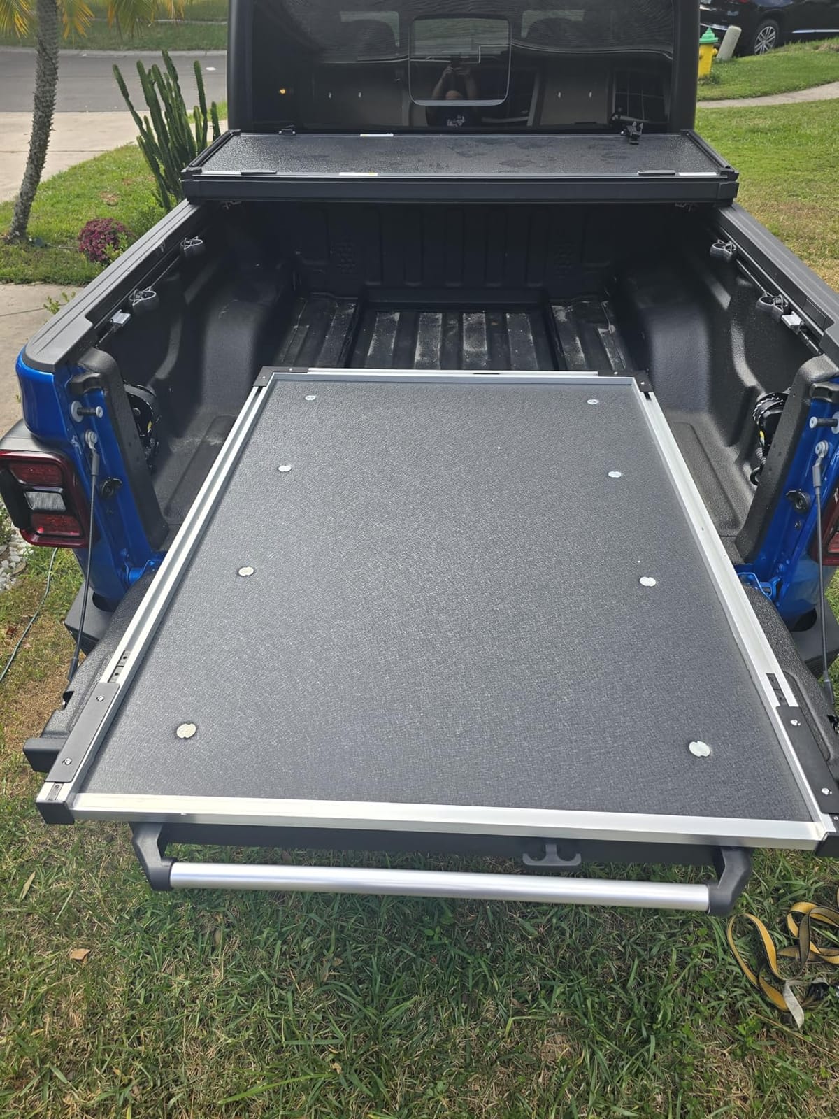 VEVOR Sliding Truck Bed Organizer, 65 x 48-Inch Heavy Duty Truck Bed Storage Drawer with 1000 lbs Capacity, Features 6 Movable Rings for Securing, 2-Position Slide Out Tray for Pickup Trucks, Black customer photo 1