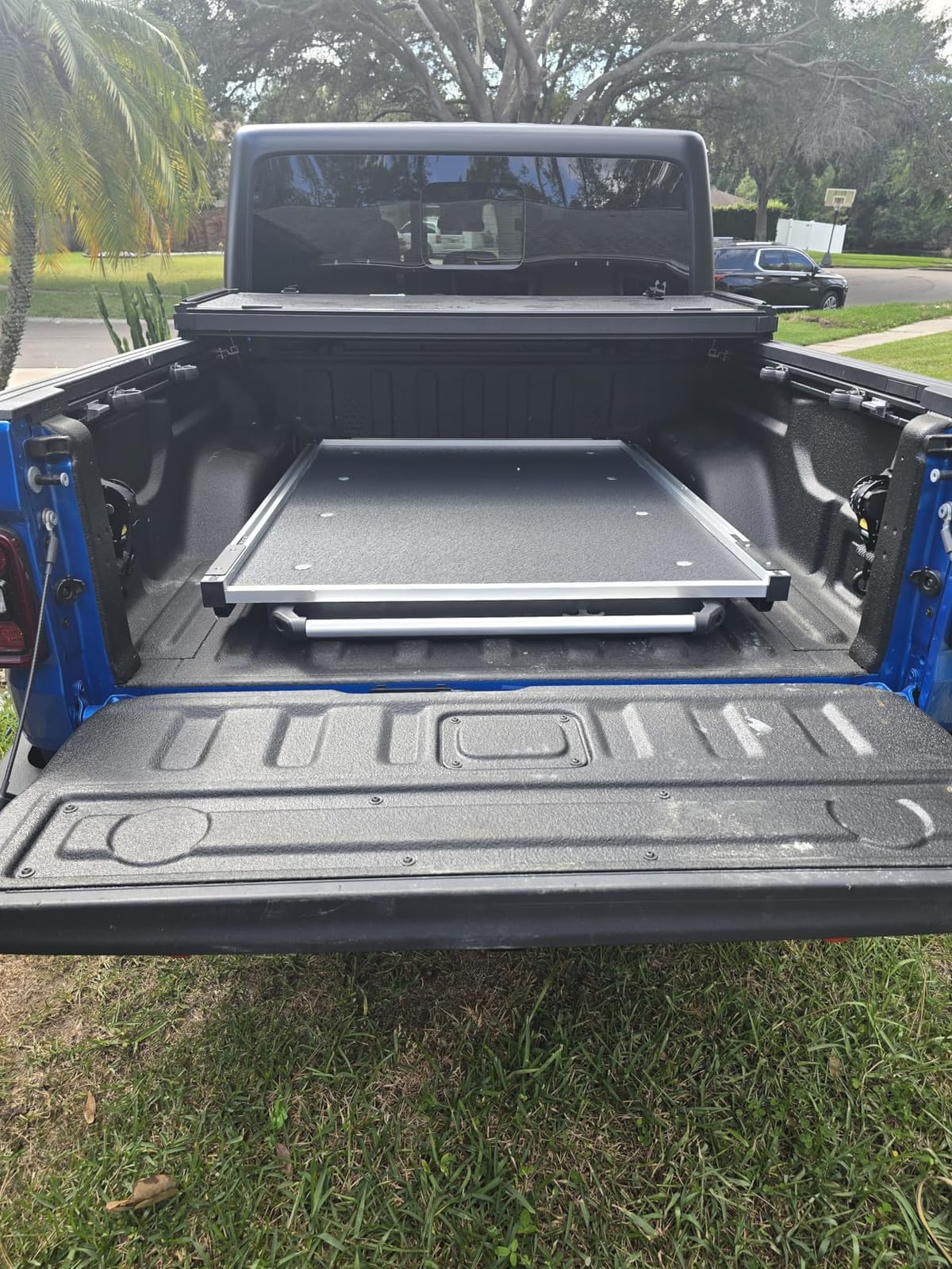VEVOR Sliding Truck Bed Organizer, 65 x 48-Inch Heavy Duty Truck Bed Storage Drawer with 1000 lbs Capacity, Features 6 Movable Rings for Securing, 2-Position Slide Out Tray for Pickup Trucks, Black customer photo 2