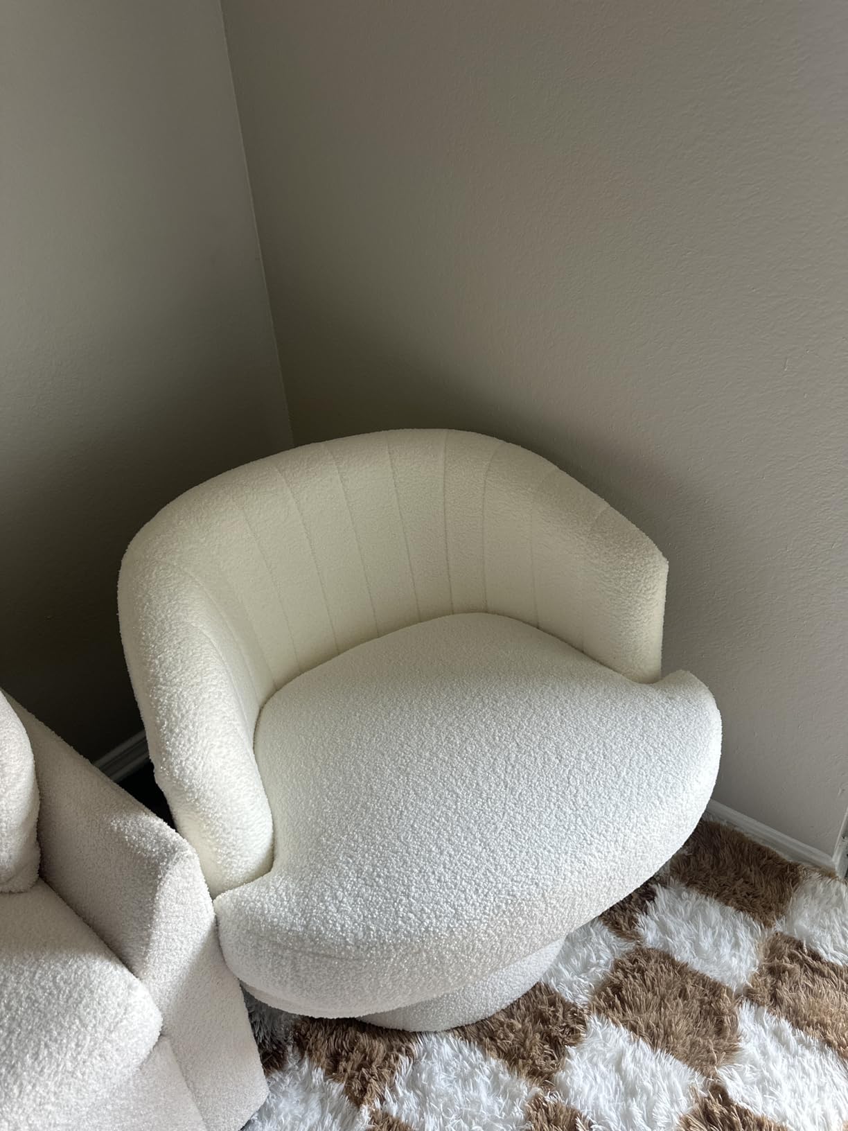 CANMOV Swivel Accent Chair with Armrest, Modern 360 Degree Swivel Barrel Chair with Curve Back and Soft Cushion, Comfy Round Sherpa Teddy Armchair Single Sofa for Living Room, Bedroom, Waiting Room, Beige customer photo 1