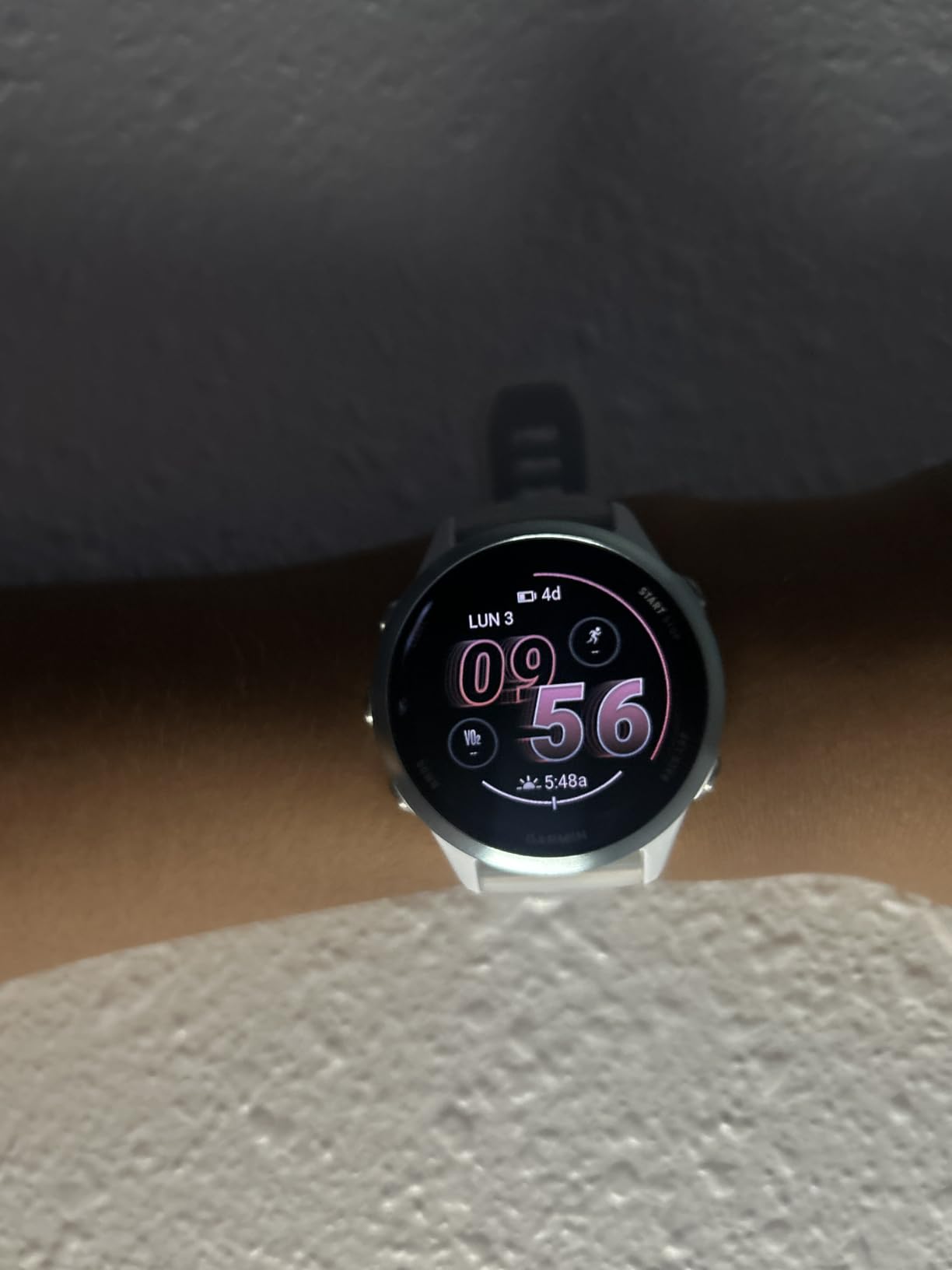 Garmin Forerunner® 570, 42mm, Aluminum, Black customer photo 1