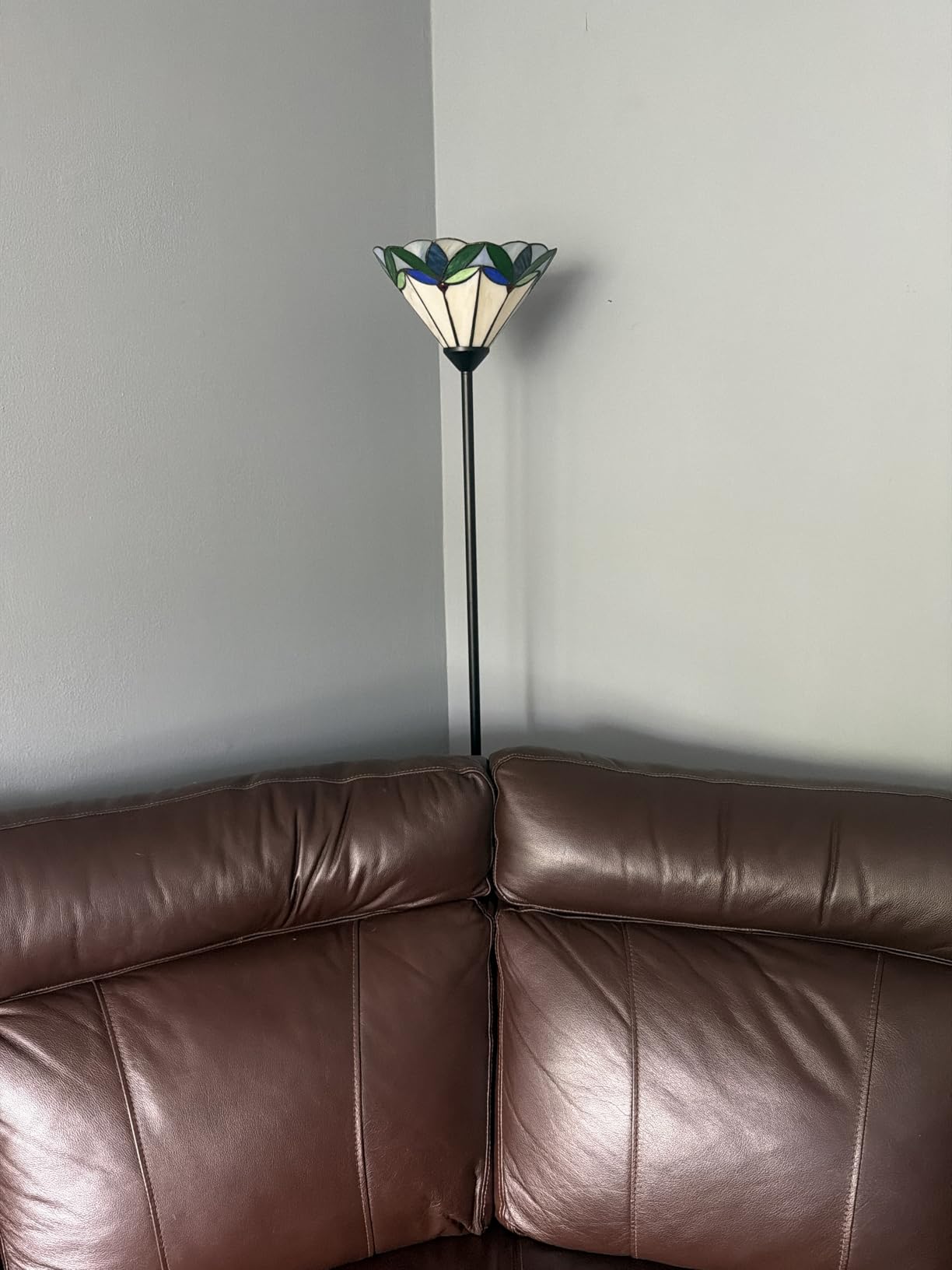 Stained Glass Floor Lamp with Tree Leaf Pattern, Vintage Style Torchiere Floor Lamp, Tall Corner Pole Lamp with Foot Switch, Antique Decorative Standing Reading Light for Living Room Bedroom(E26 Base) customer photo 1