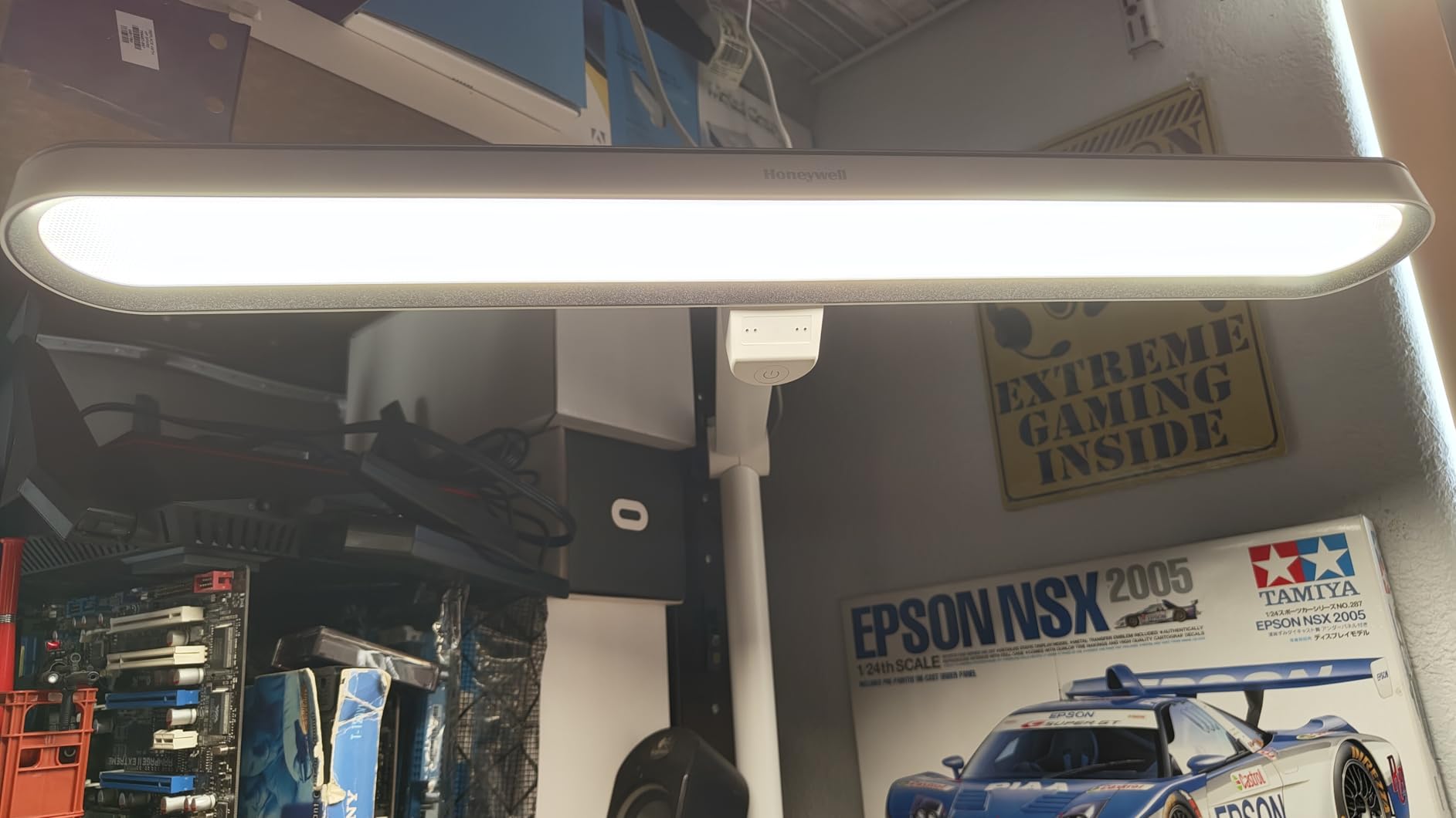 Honeywell 05B02 LED Desk Lamp with Clamp, Task Lamp for Home Office | Sunturalux Natural Daylight, CRI≥97 1300LM 4000K, RG0 Low Blue Light, Flicker-Free, Full Metal Clip On Lamp for Study Work customer photo 2