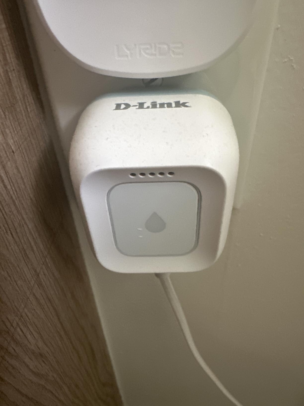 D-Link Next-Gen WiFi Water Leak Detector Starter Kit with 2 sensors—Loud 100 dB Sound Alarm—App Alert—LED Strobe Light—No Hub Required—Works with Google—1000ft Ultra-Long Range—Expandable (SW-A11KT) customer photo 2