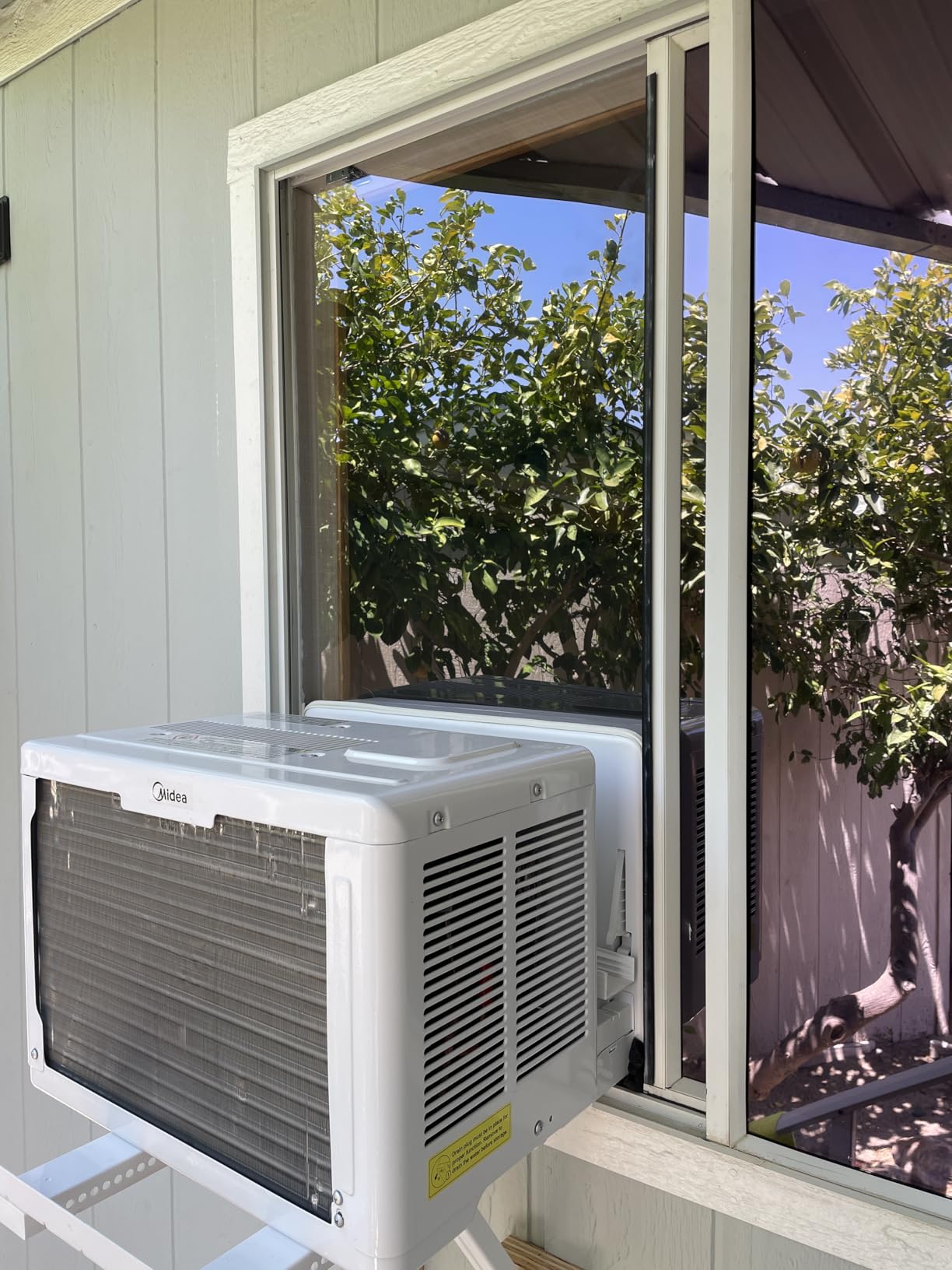 Midea 8,000 BTU U-Shaped Smart Inverter Window AC, Cools 350 Sq Ft, Ultra Quiet, Alexa/Google Compatible, 37% Energy Savings customer photo 1