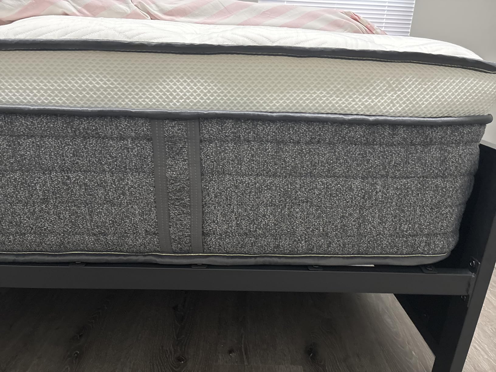 CH CHARME HOUSE Queen Mattress, 14 Inch Hybrid Queen Size, Medium Feel, Individual Pocket Springs, Fiberglass Free Bed Mattress, Extra Edge Support, Pressure Relief, CertiPUR-US, Blue customer photo 1