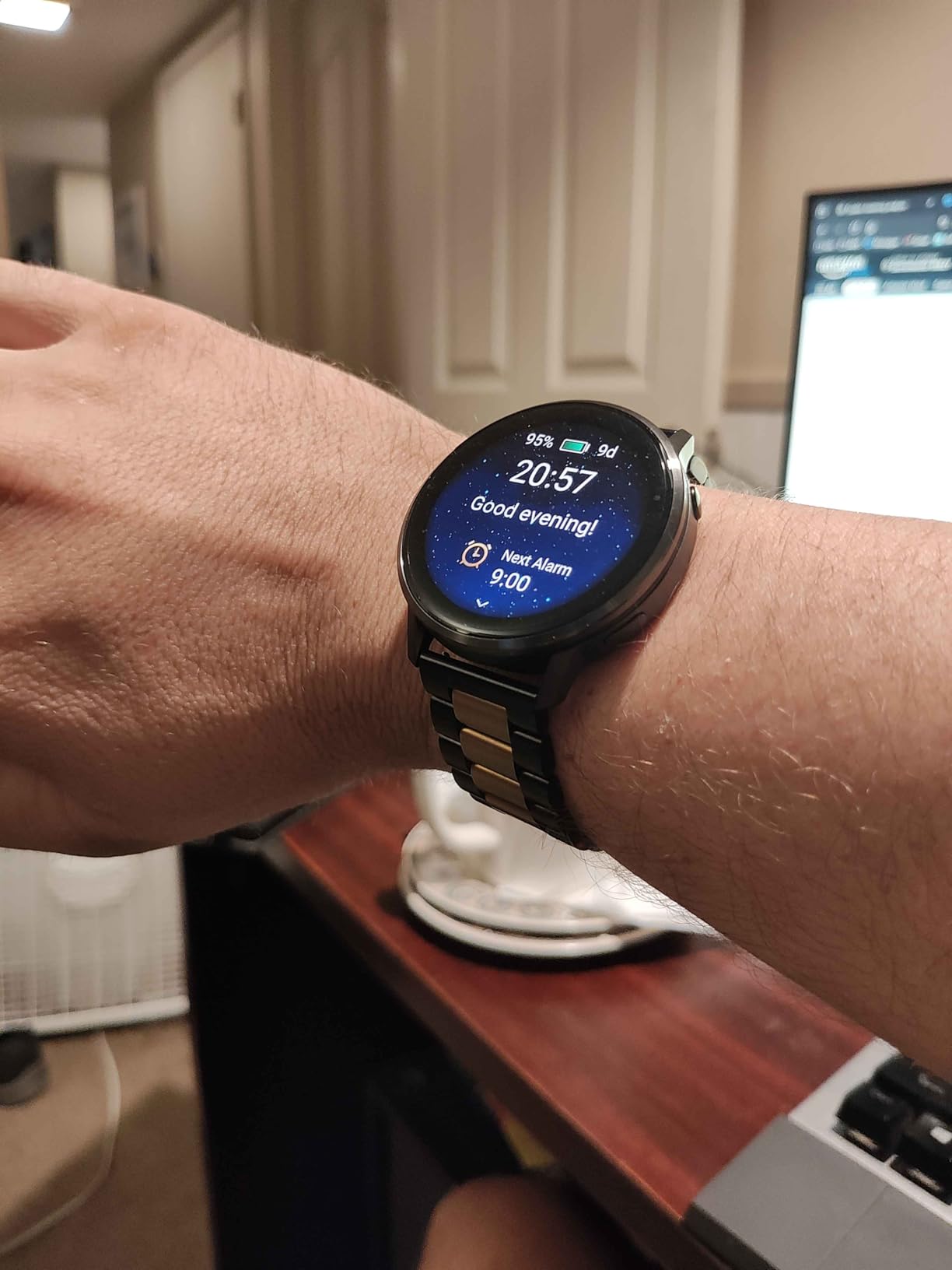 Garmin Venu® 4, Advanced Fitness Smartwatch, 41mm, Bone Silicone customer photo 2