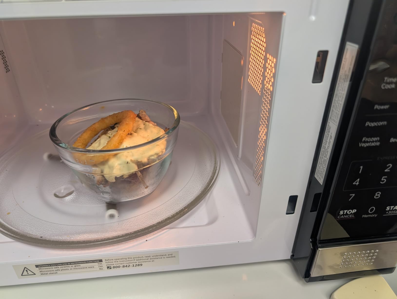 BLACK+DECKER Over-the-Range Microwave Oven with Air Fryer, 1.5 Cu.Ft, 900W customer photo 2