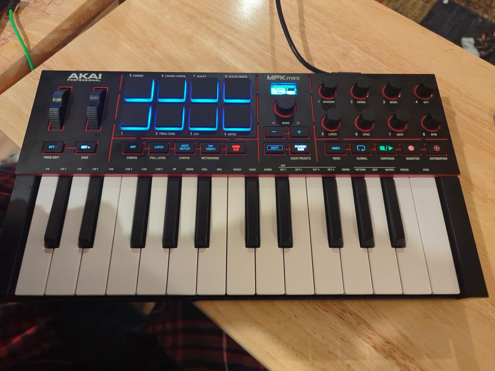 Akai Professional MPK Mini IV 25-Key USB-C MIDI Keyboard Controller, Black customer photo 1