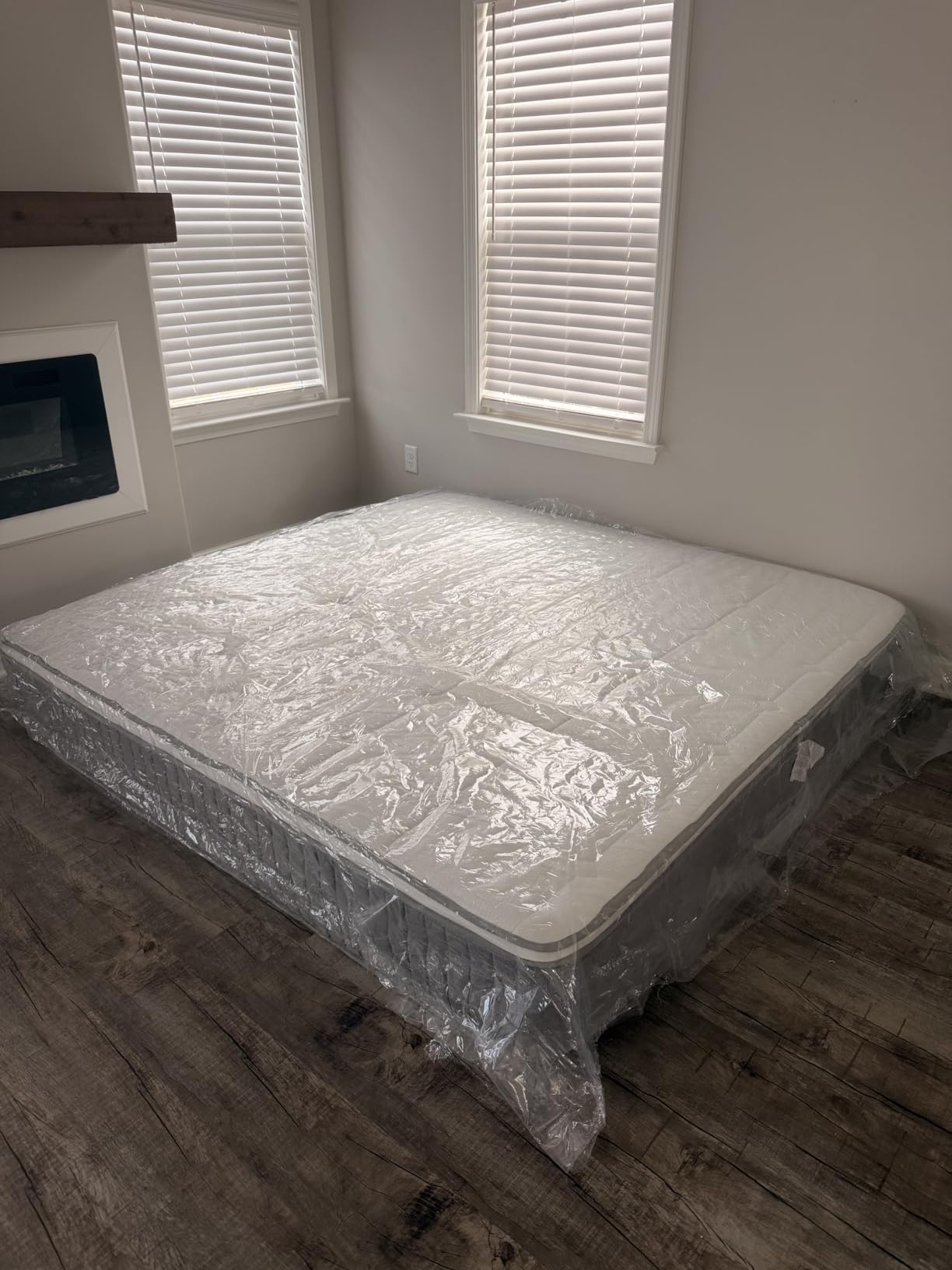 Novilla Twin Mattress 10 Inch,Twin Size Hybrid Gel Memory Foam Mattress | Individually Wrapped Coils Cool-Touch Nylon Cover & for Spinal Alignment Mattresses in a Box CertiPUR-US Certified customer photo 1