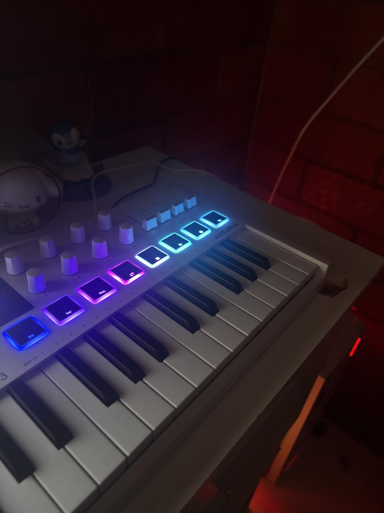 Arturia MiniLab 3 Universal MIDI Controller, Champagne customer photo 1